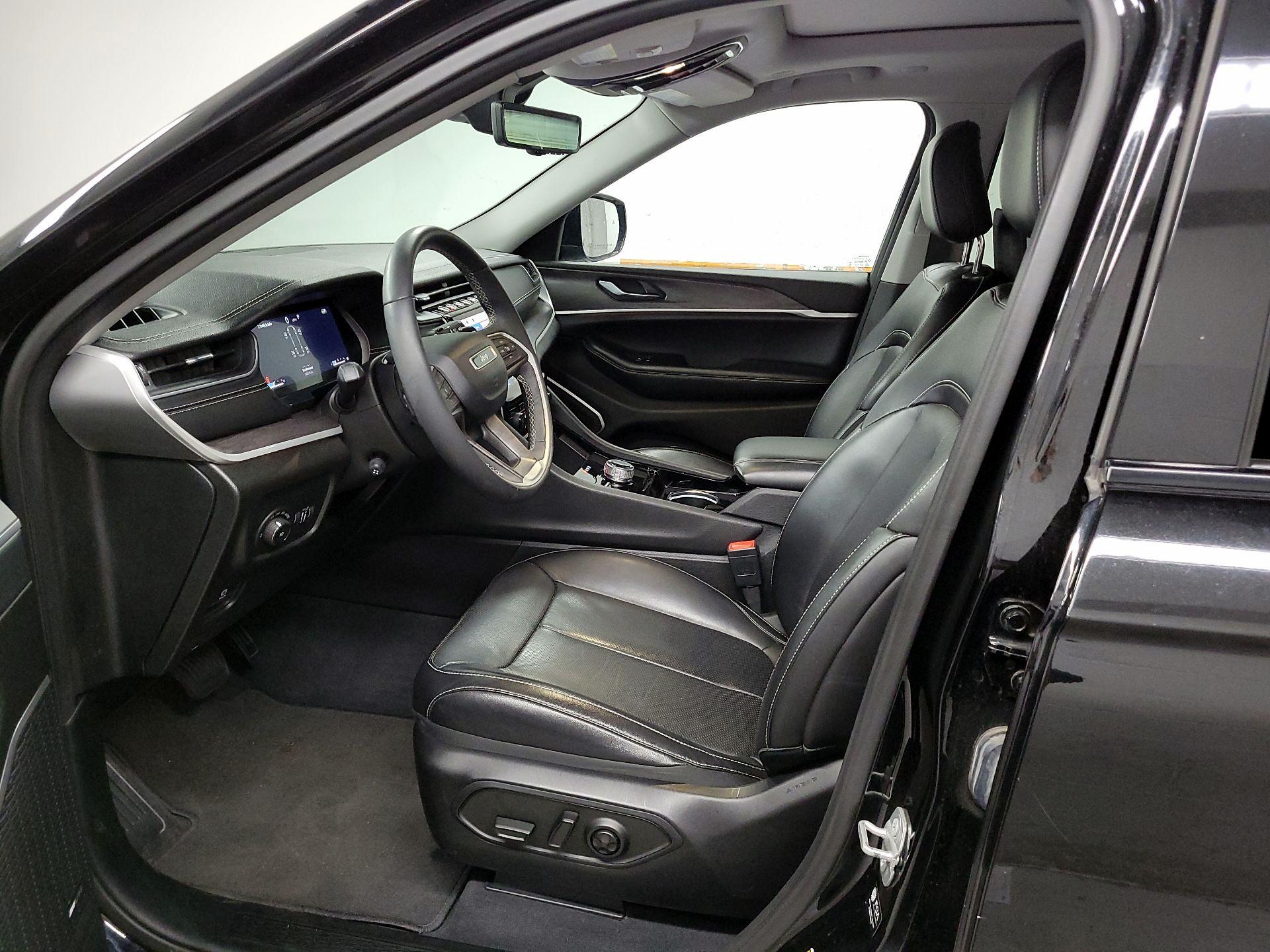 Thumbnail: 2023 Jeep Grand Cherokee L - 9