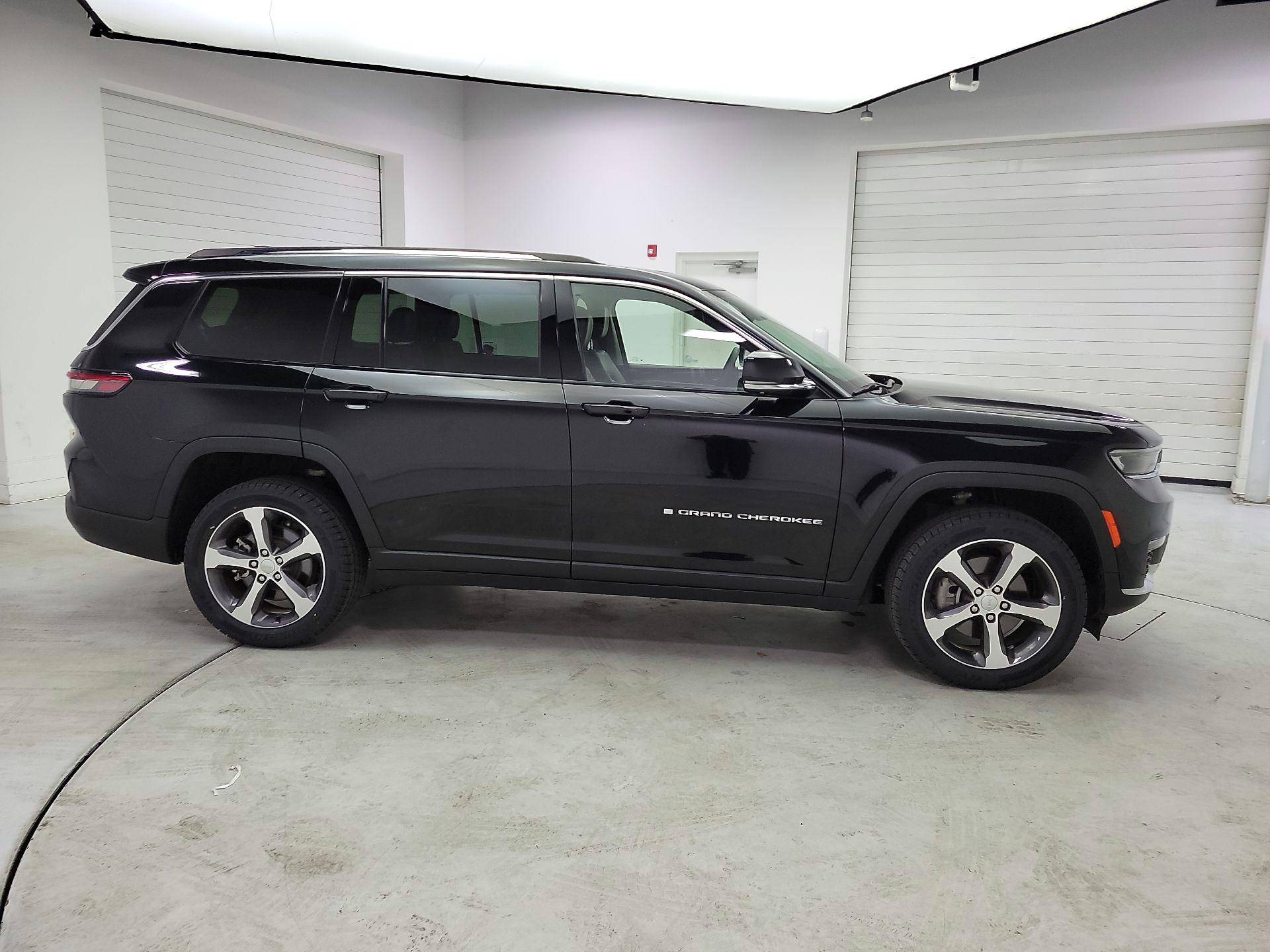 Thumbnail: 2023 Jeep Grand Cherokee L - 4