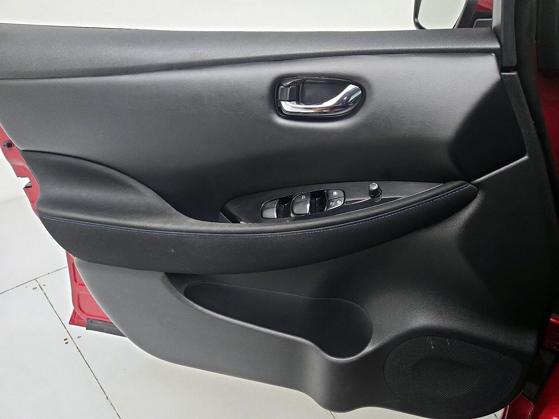 Thumbnail: 2020 Nissan Leaf - 12