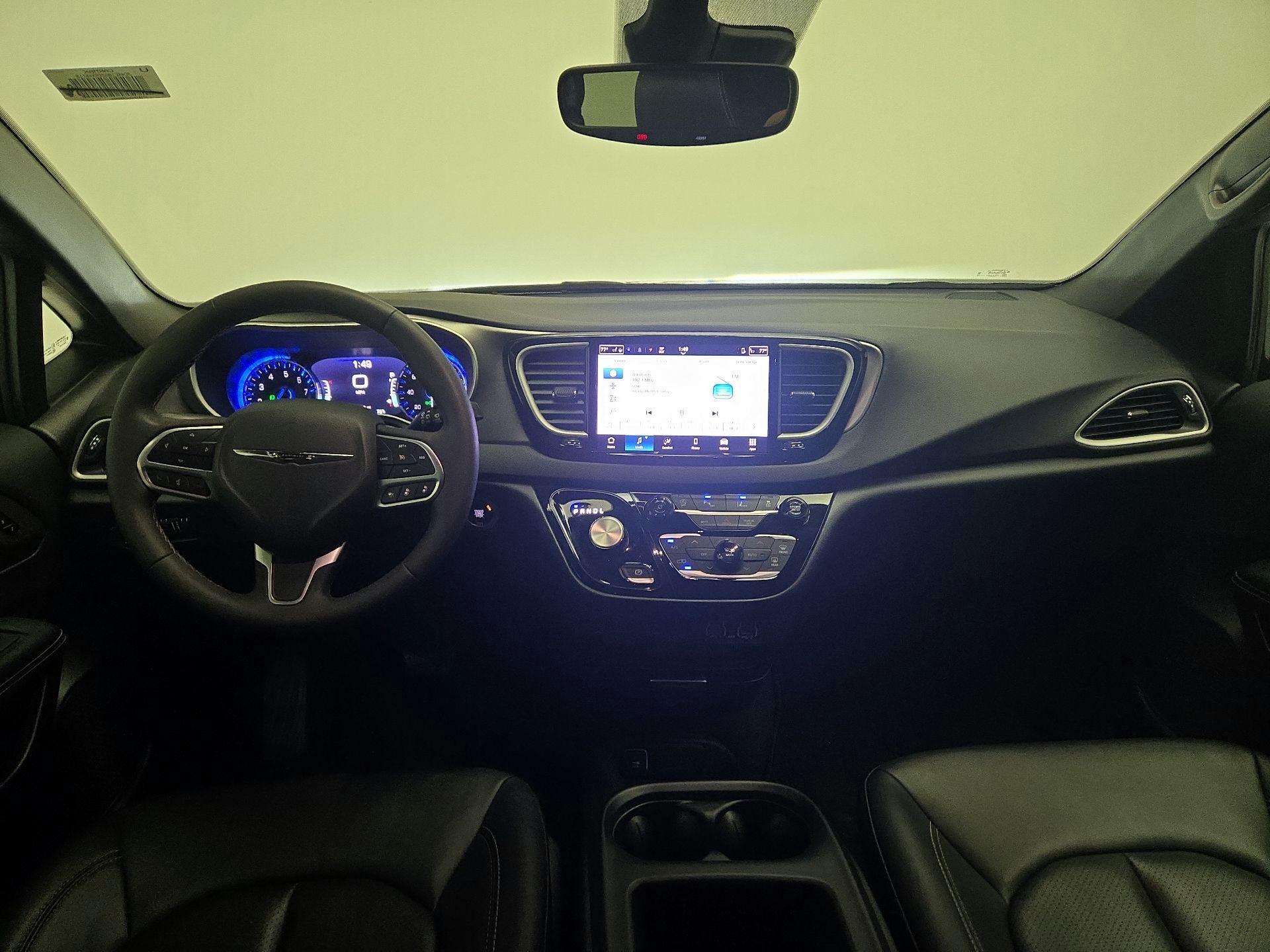 Thumbnail: 2025 Chrysler Pacifica - 9
