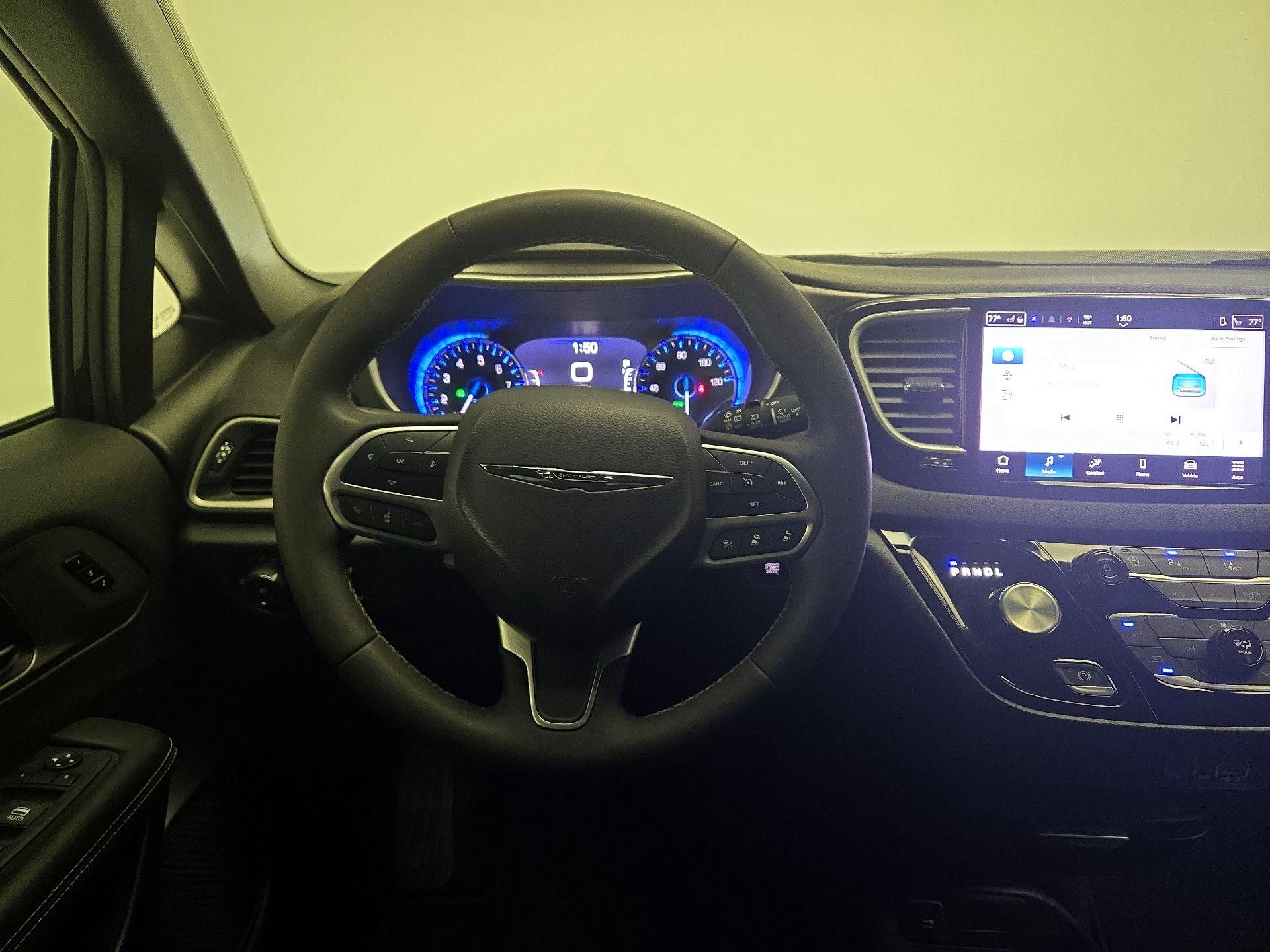 Thumbnail: 2025 Chrysler Pacifica - 10