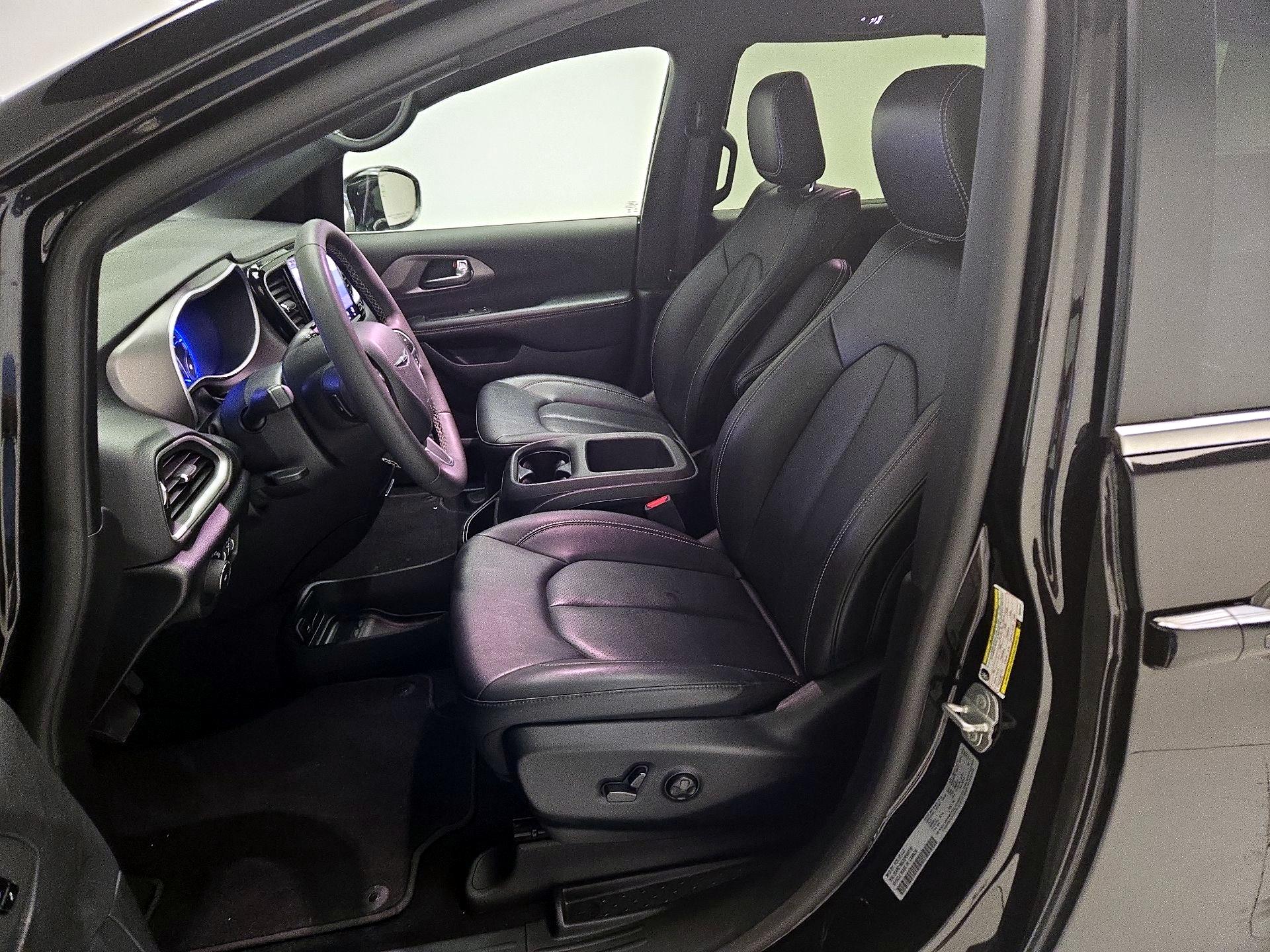 Thumbnail: 2025 Chrysler Pacifica - 11