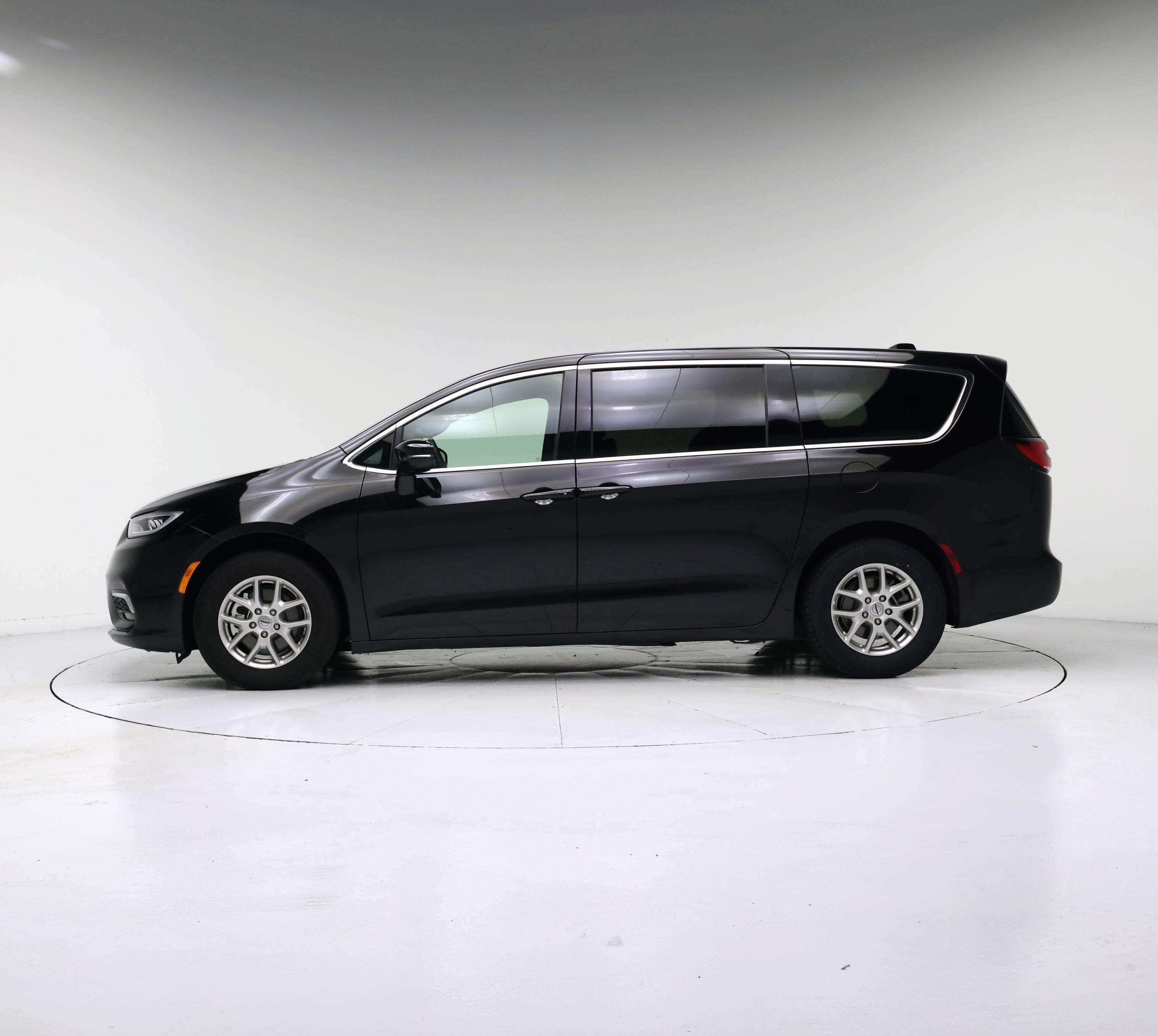 Thumbnail: 2025 Chrysler Pacifica - 3