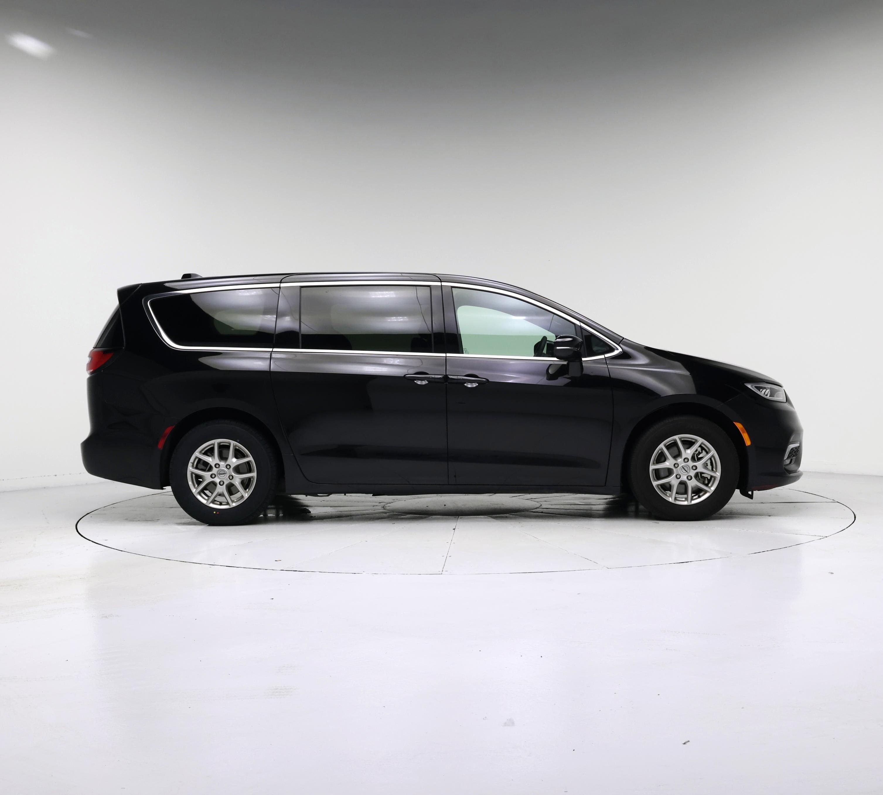 Thumbnail: 2025 Chrysler Pacifica - 7