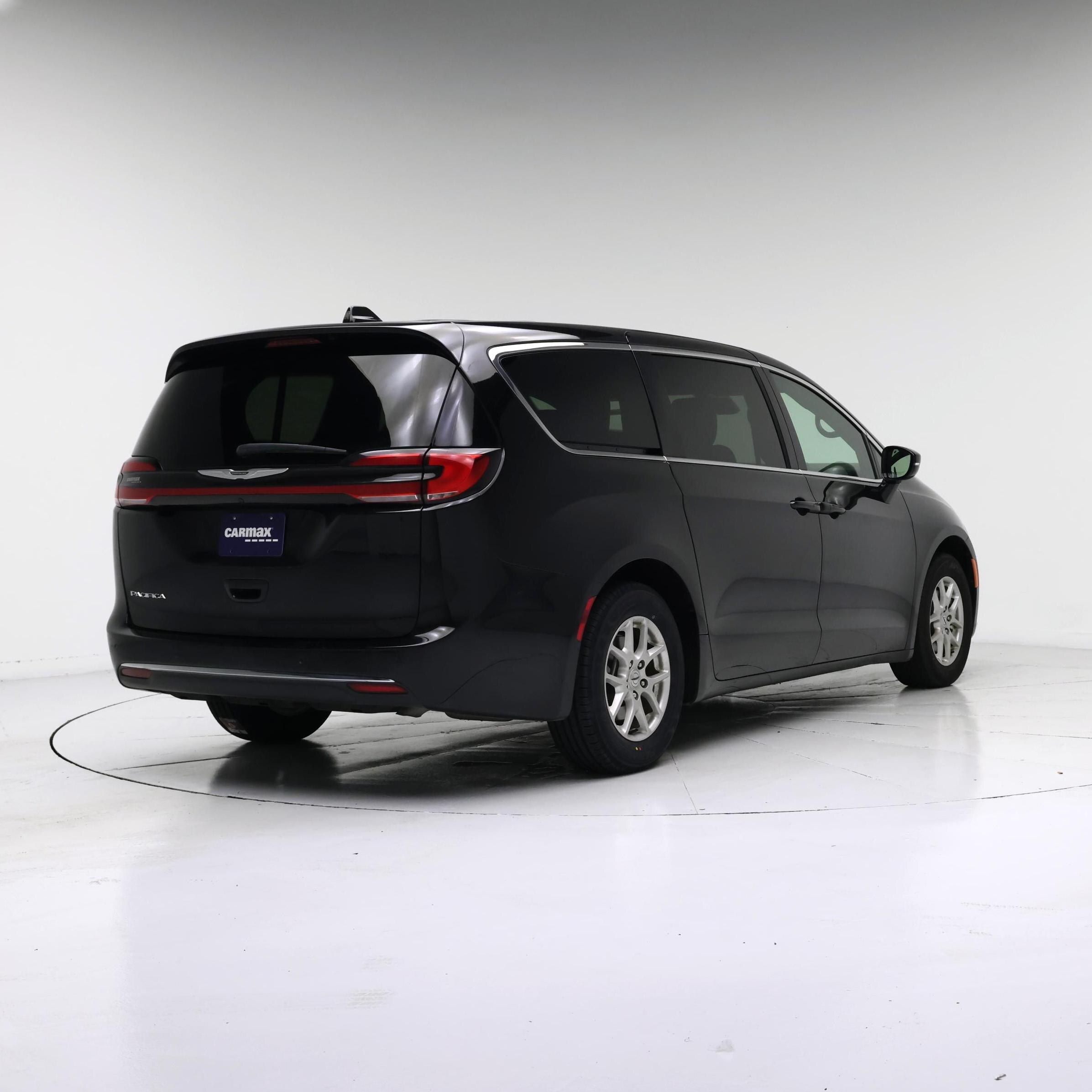 Thumbnail: 2025 Chrysler Pacifica - 8