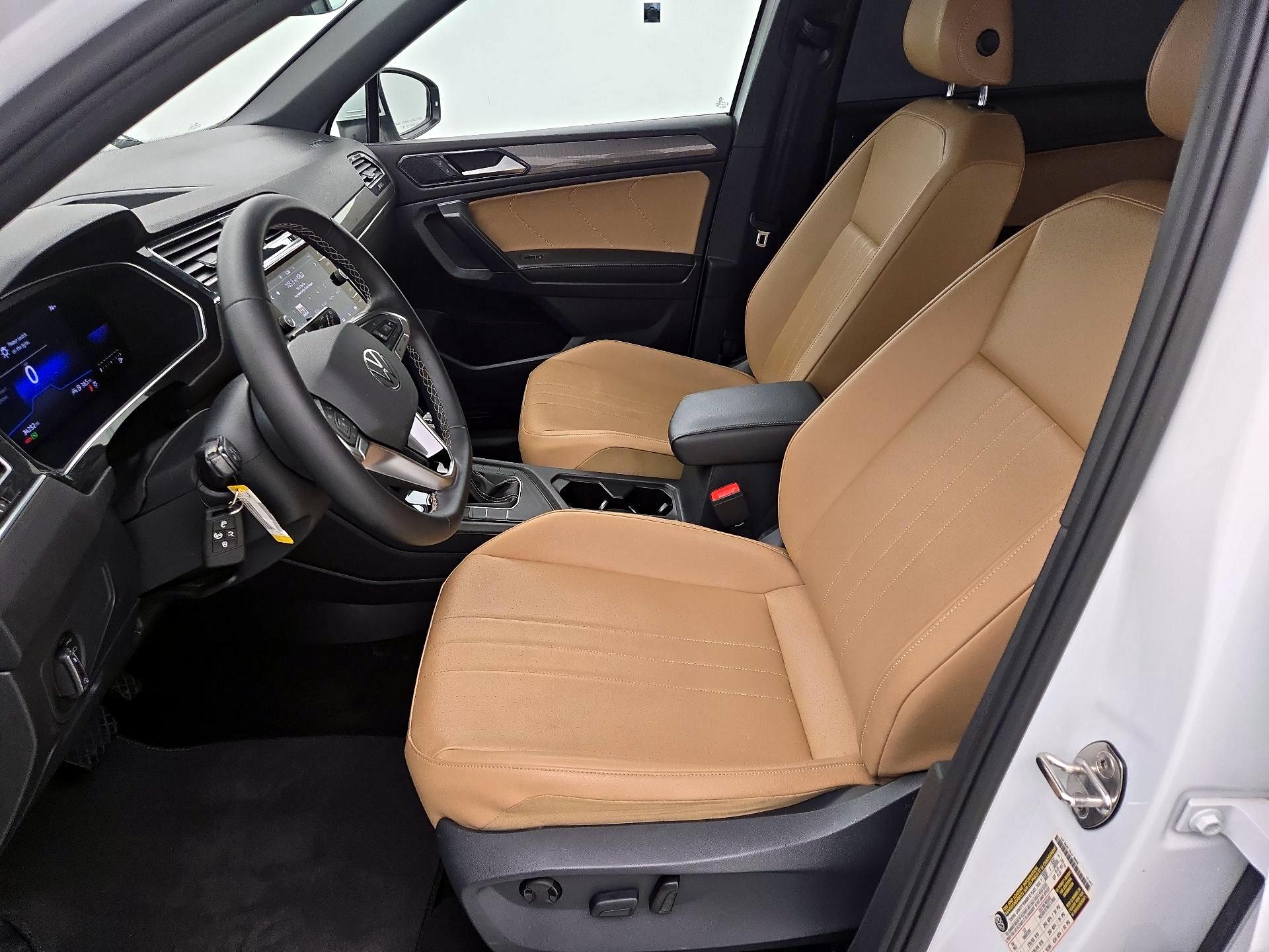 Thumbnail: 2022 Volkswagen Tiguan - 11