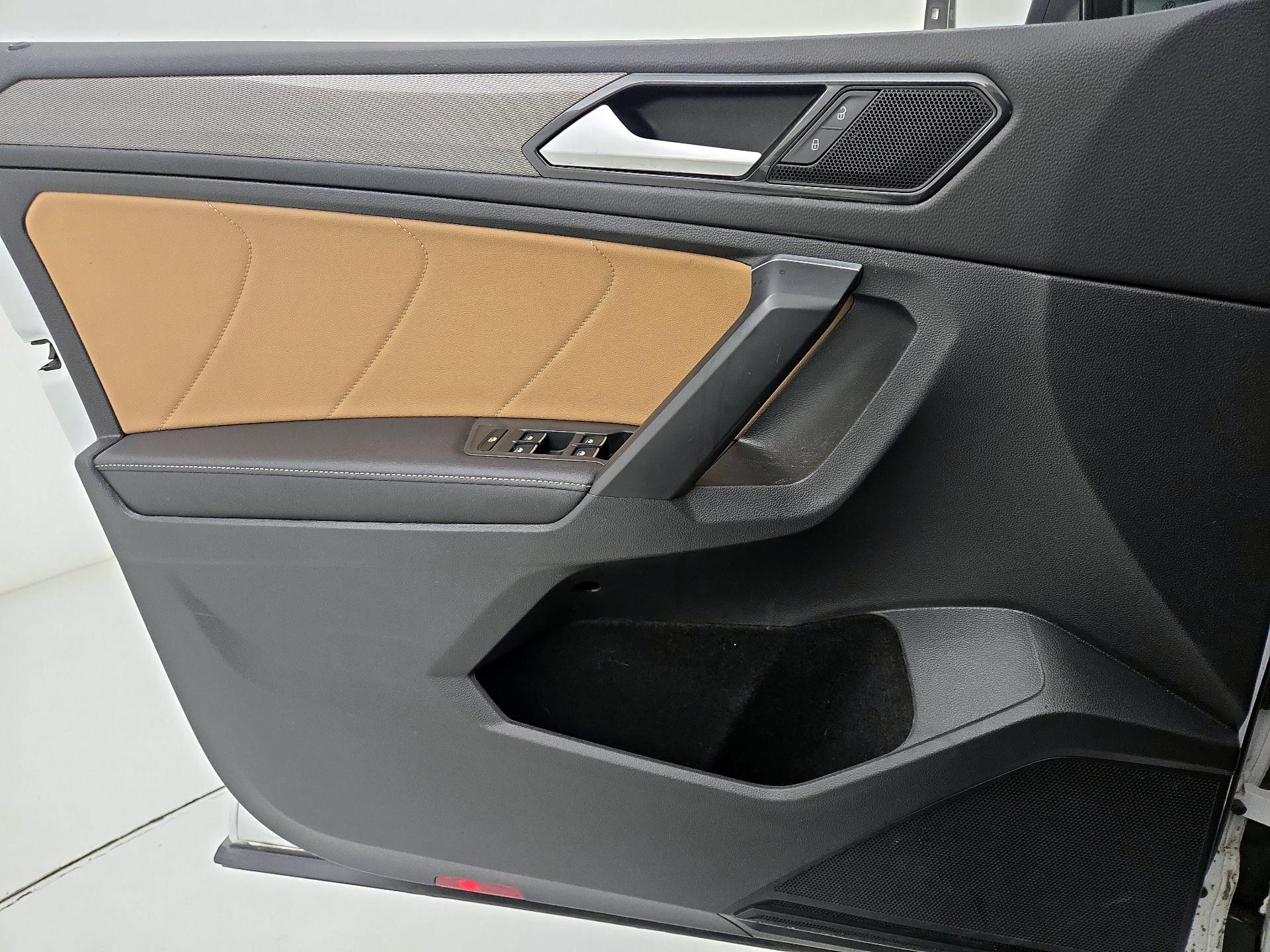 Thumbnail: 2022 Volkswagen Tiguan - 12