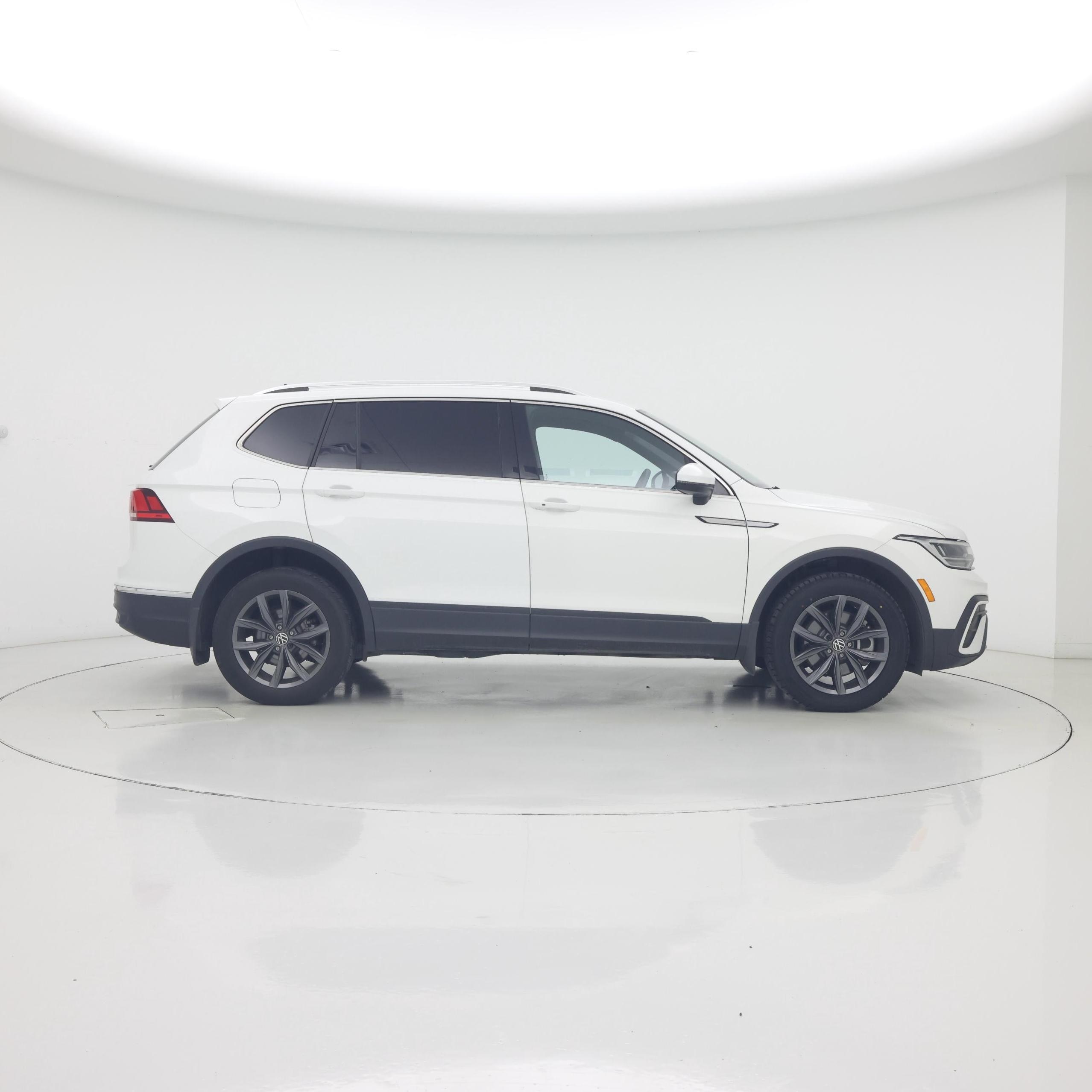 Thumbnail: 2022 Volkswagen Tiguan - 7