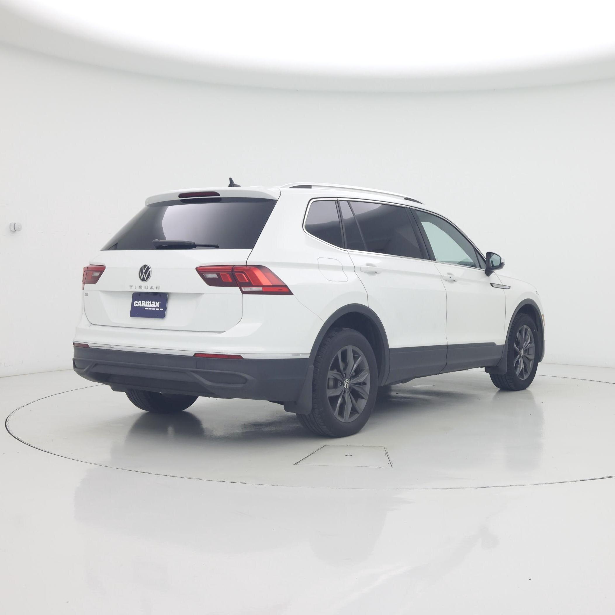 Thumbnail: 2022 Volkswagen Tiguan - 8