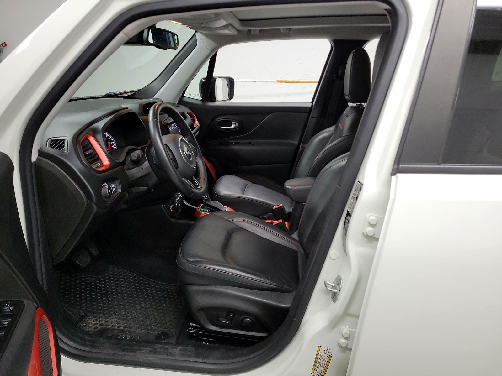 2022 Jeep Renegade Trailhawk - Photo 10