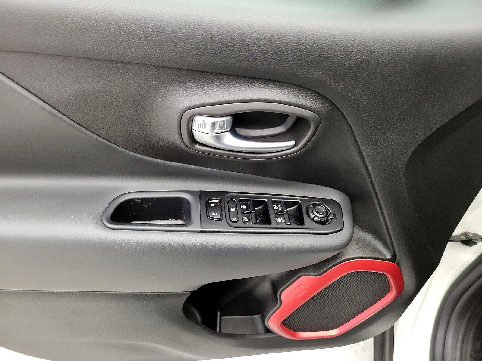 2022 Jeep Renegade Trailhawk - Photo 11
