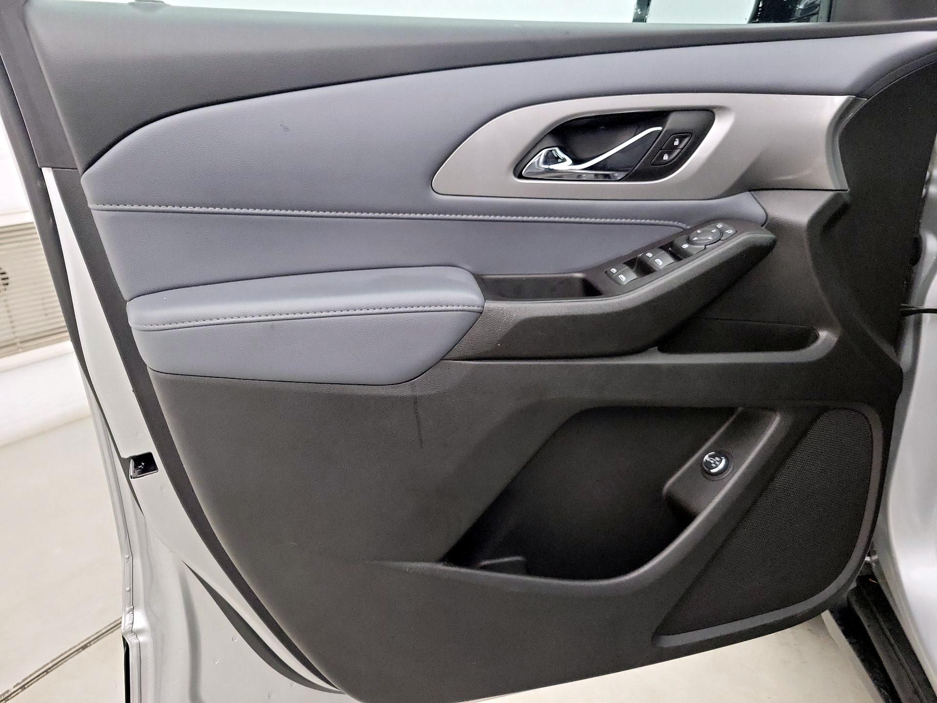 Thumbnail: 2020 Chevrolet Traverse - 12