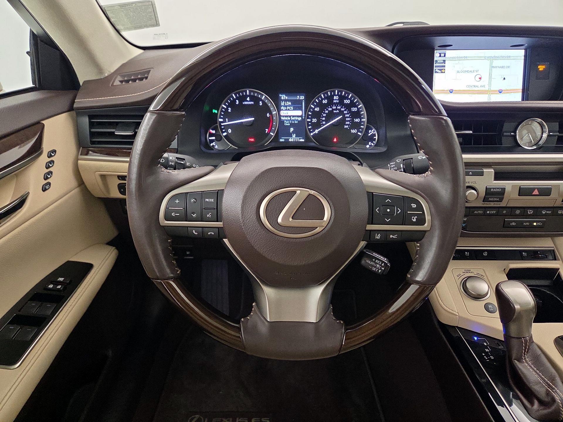 Thumbnail: 2017 Lexus ES - 10