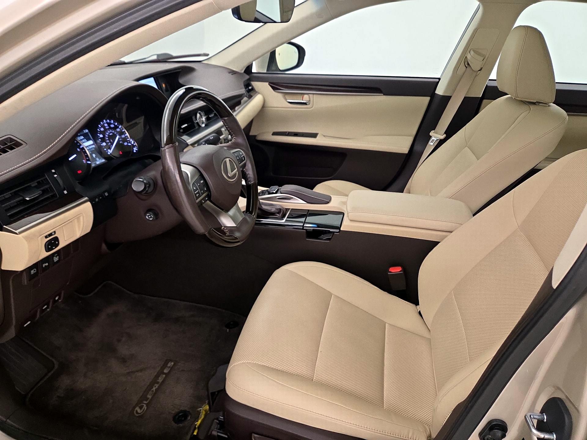 Thumbnail: 2017 Lexus ES - 11