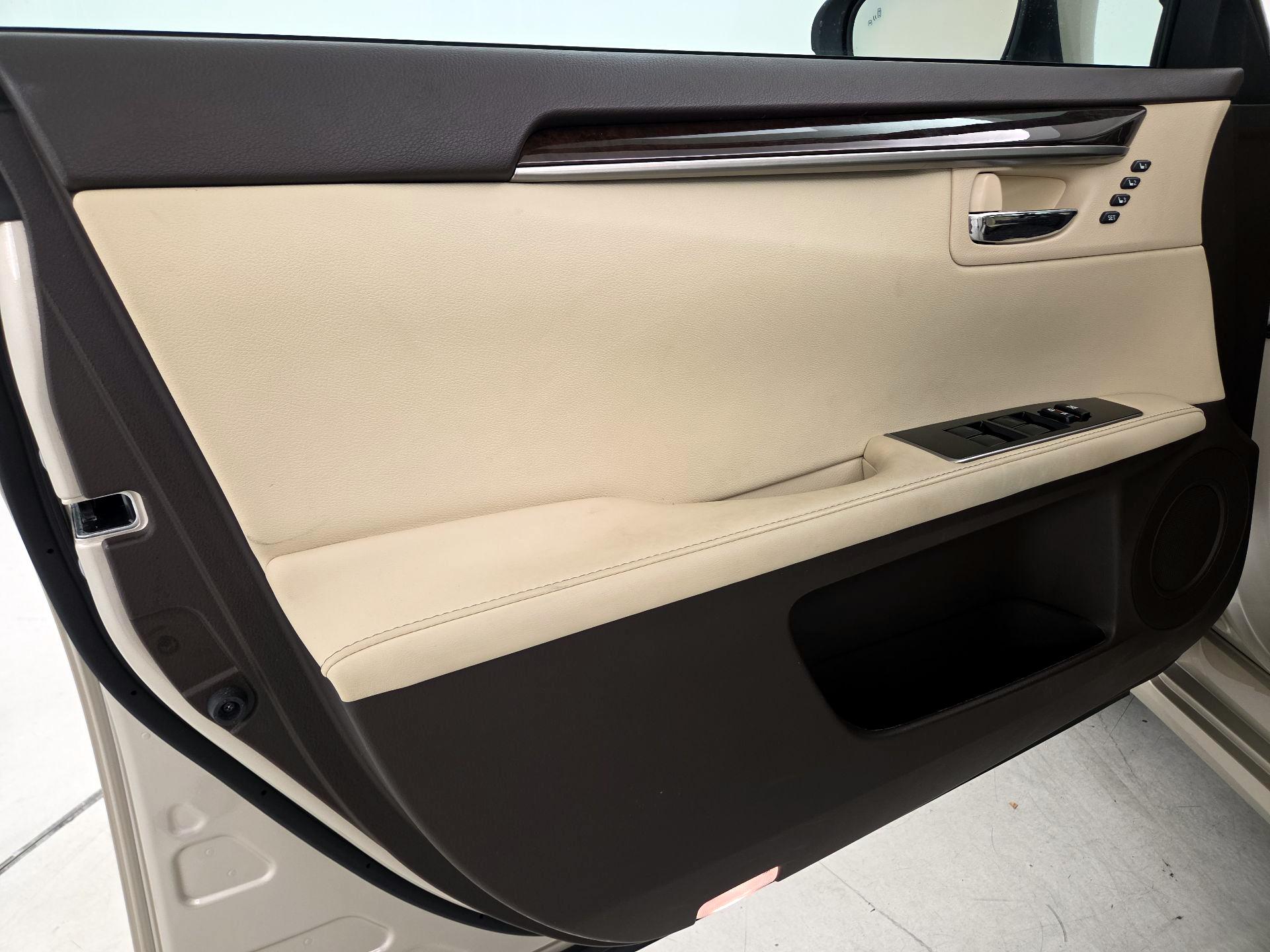 Thumbnail: 2017 Lexus ES - 12