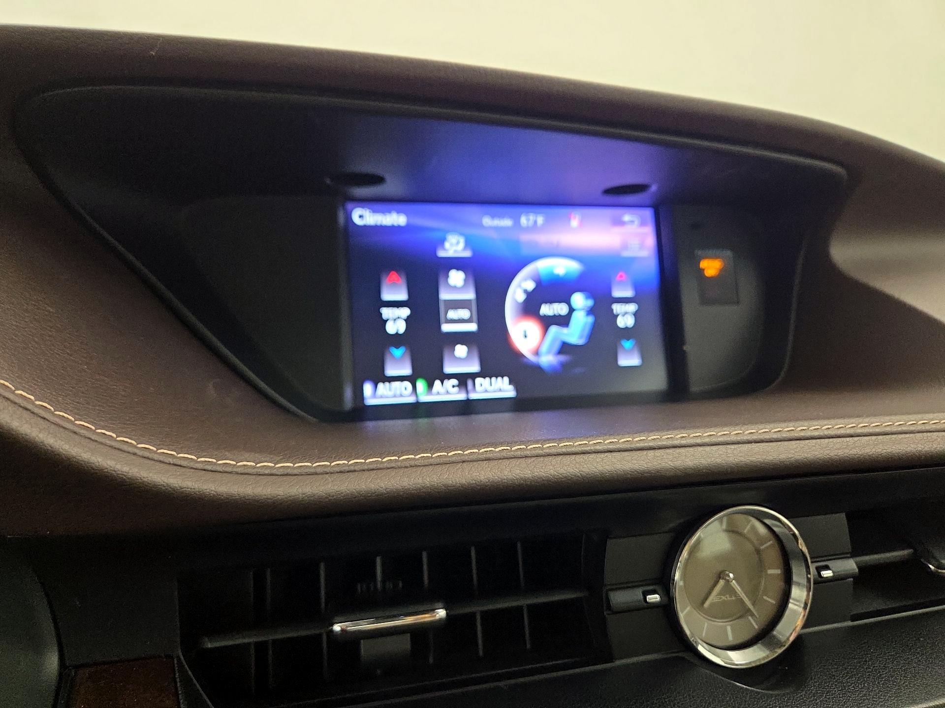Thumbnail: 2017 Lexus ES - 17