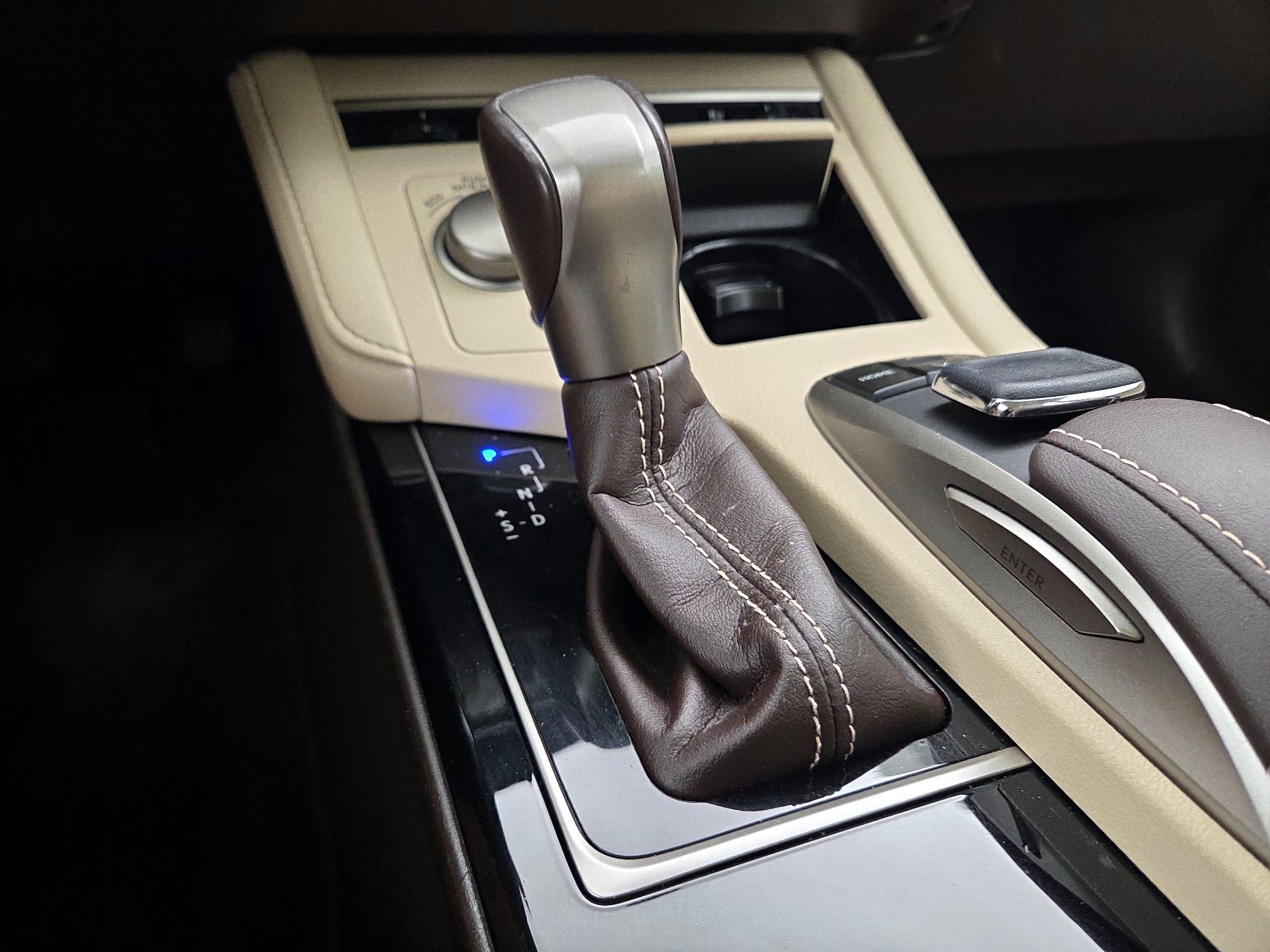 Thumbnail: 2017 Lexus ES - 18