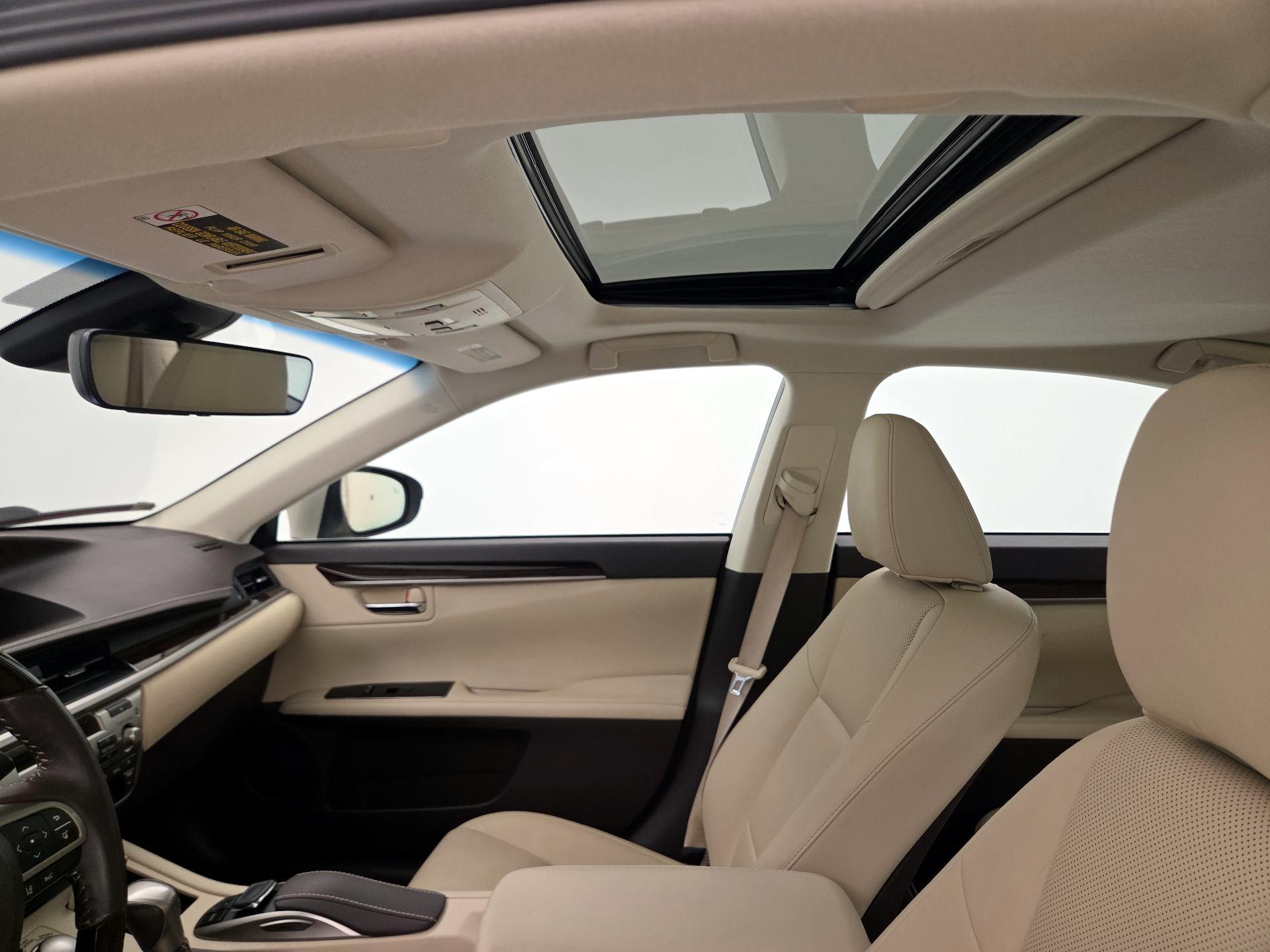 Thumbnail: 2017 Lexus ES - 20