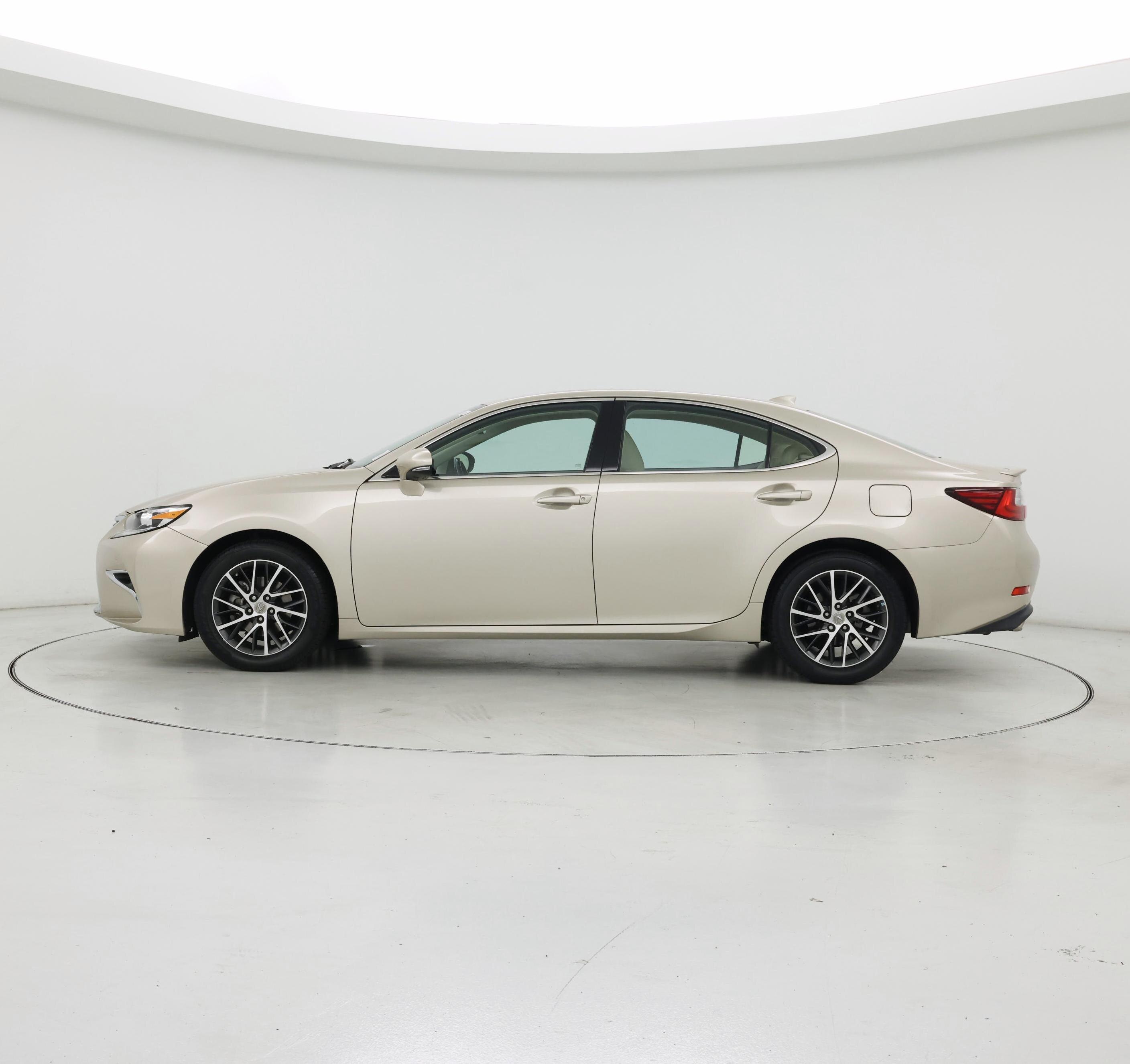 Thumbnail: 2017 Lexus ES - 3