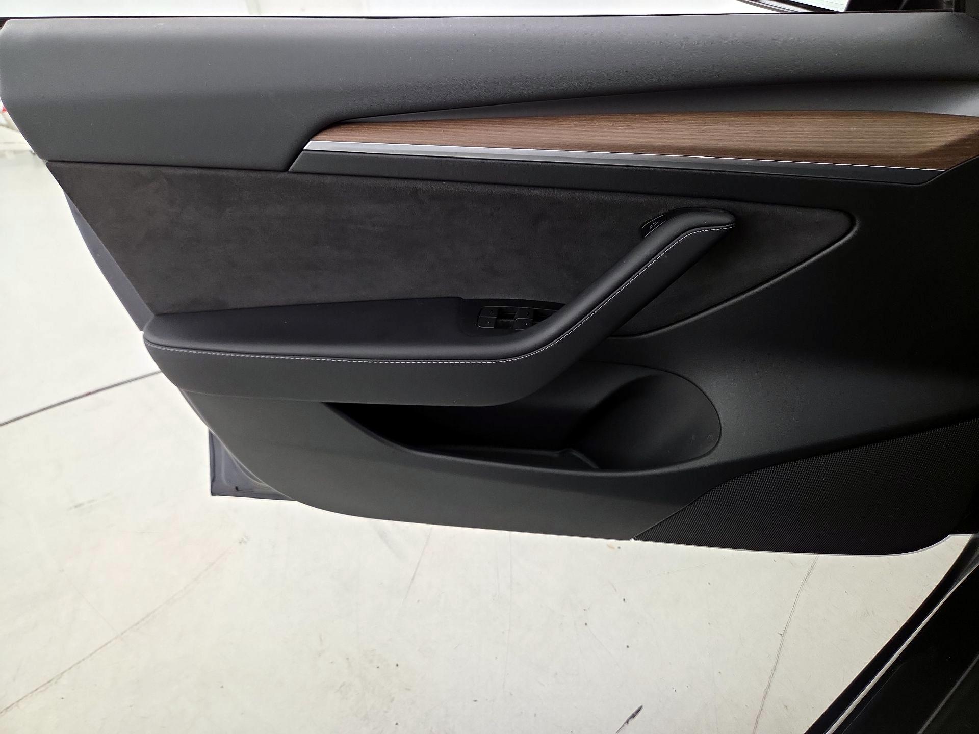 Thumbnail: 2023 Tesla Model 3 - 12
