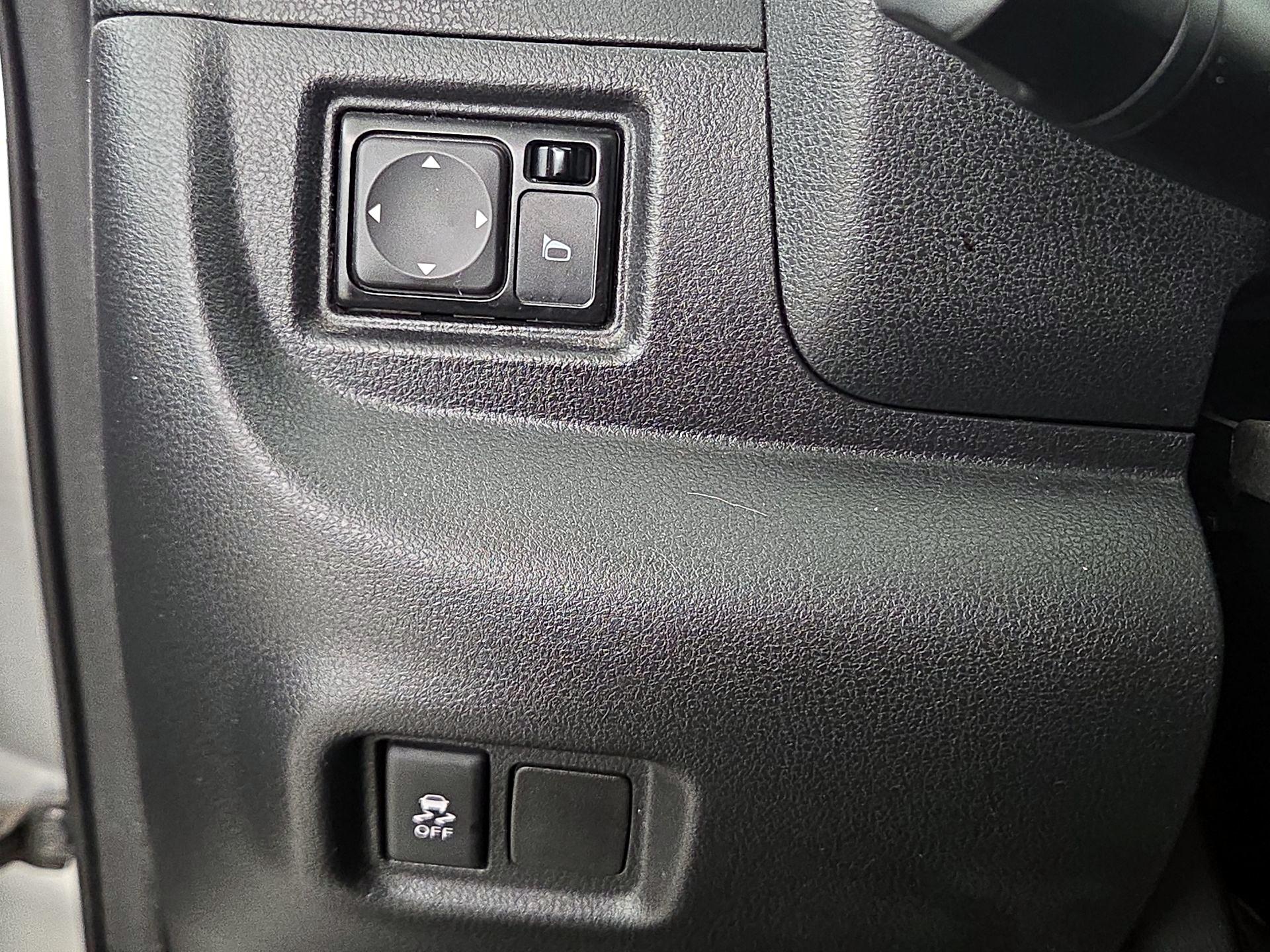 Thumbnail: 2014 Nissan Versa Note - 13