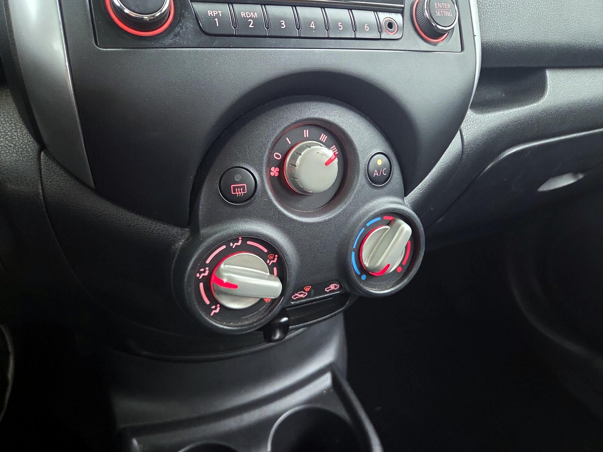Thumbnail: 2014 Nissan Versa Note - 16