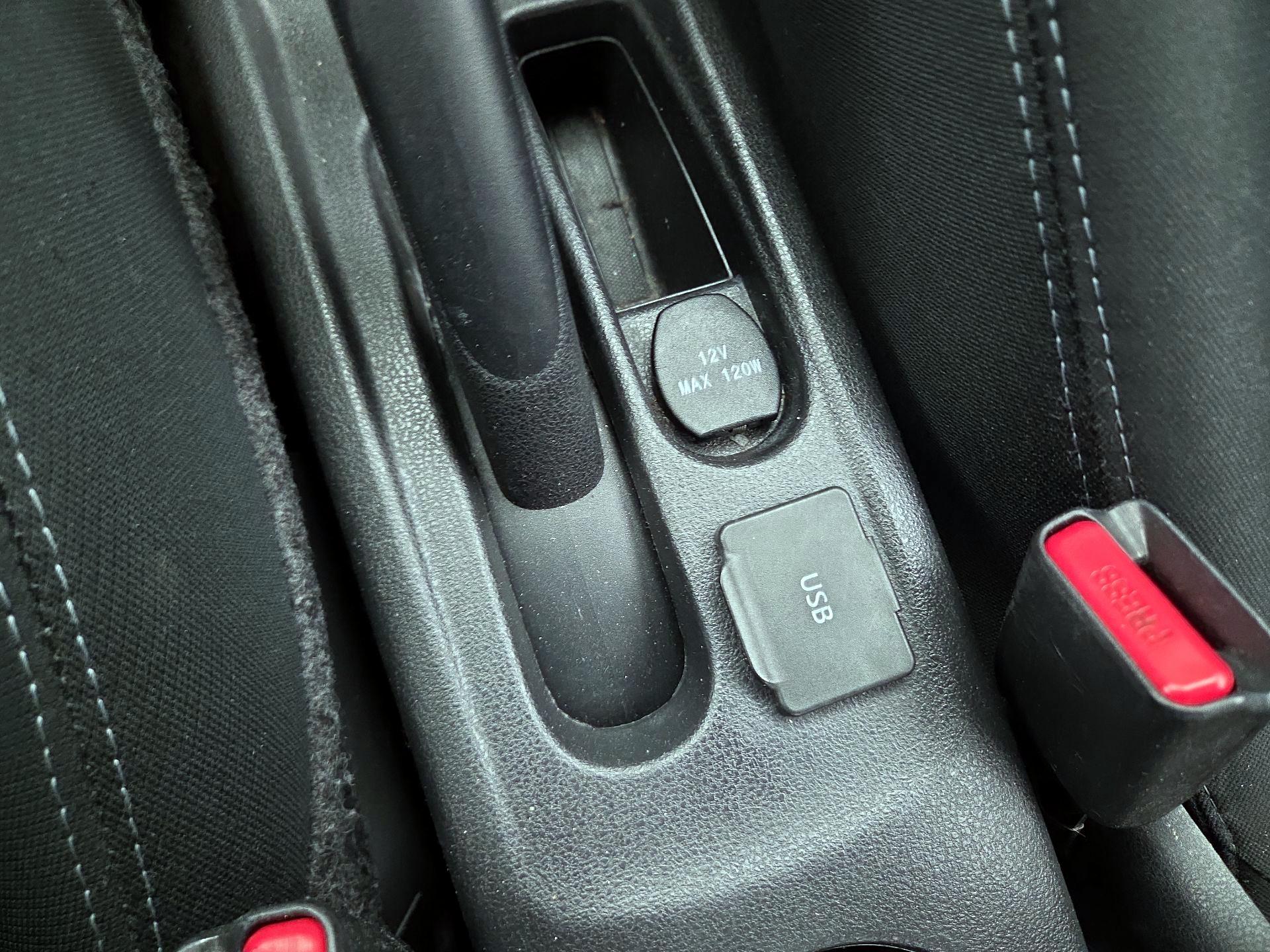 Thumbnail: 2014 Nissan Versa Note - 18