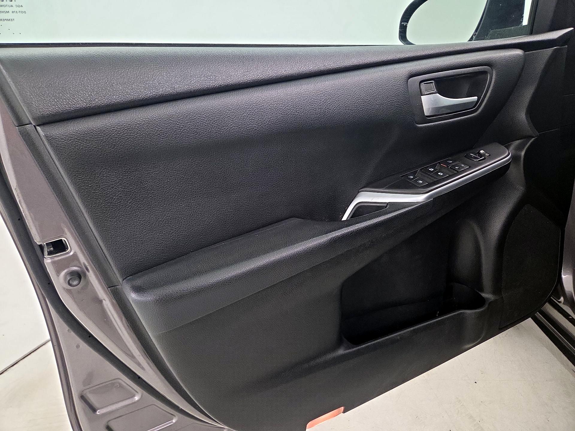 Thumbnail: 2015 Toyota Camry - 12