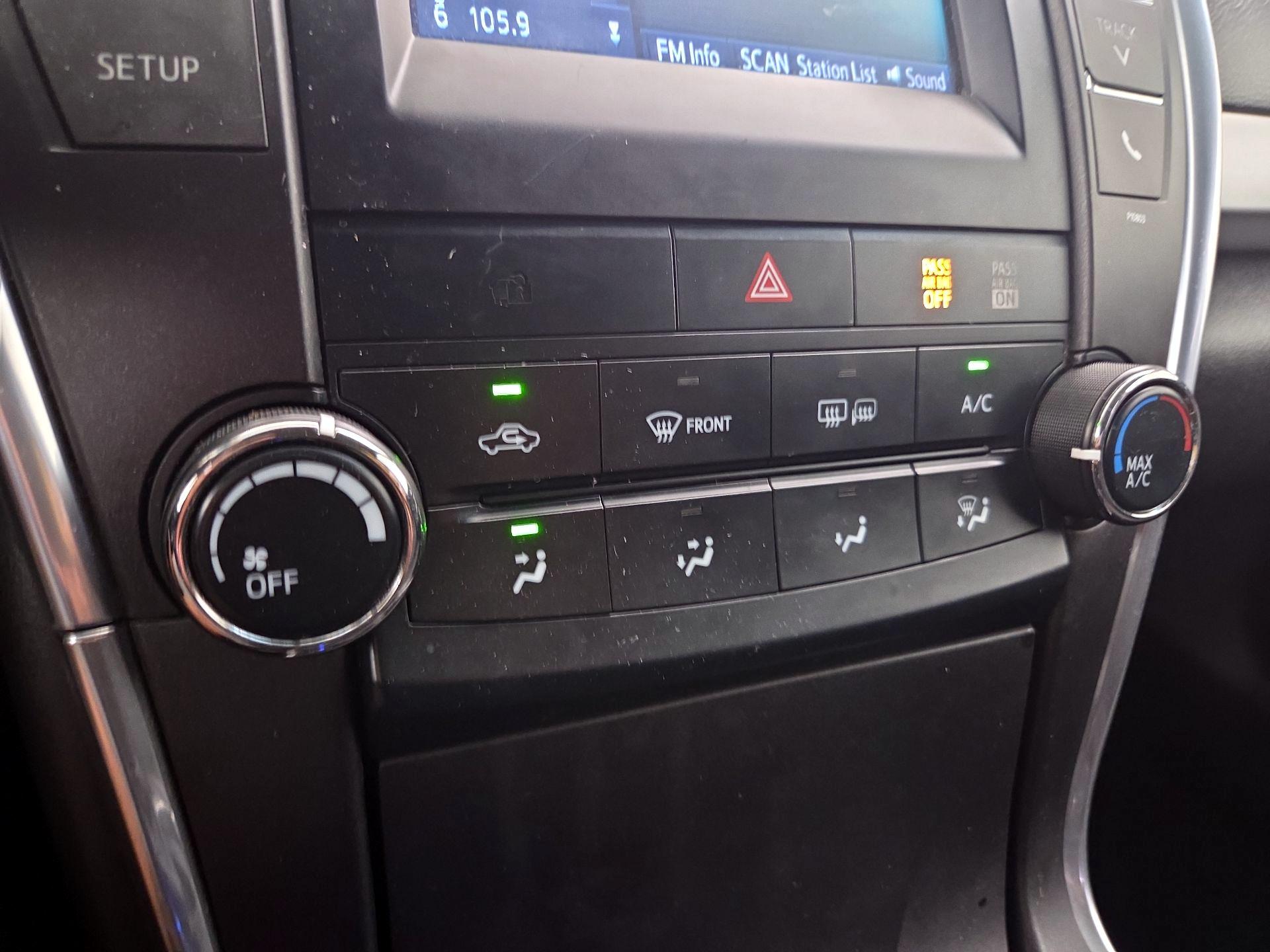Thumbnail: 2015 Toyota Camry - 16