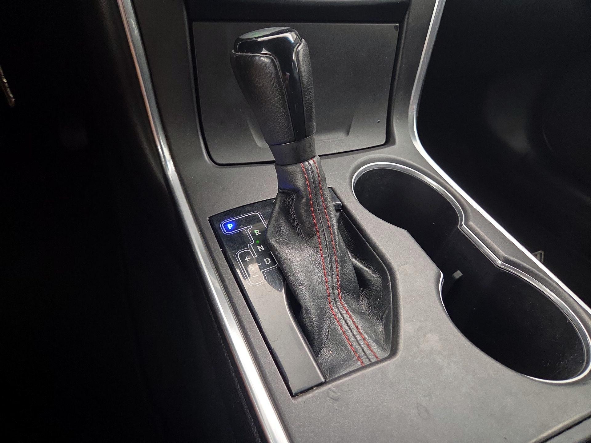 Thumbnail: 2015 Toyota Camry - 17