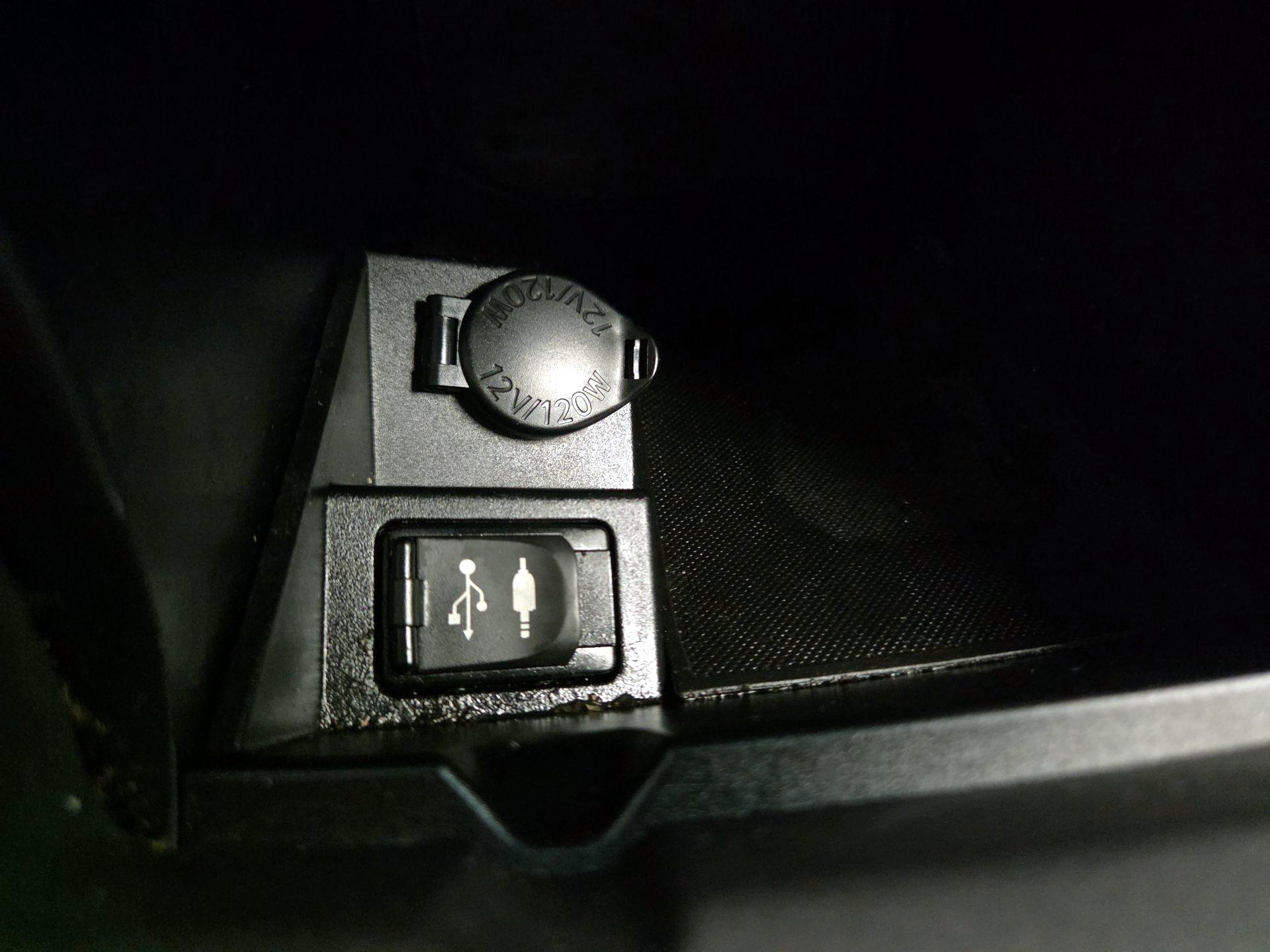 Thumbnail: 2015 Toyota Camry - 18