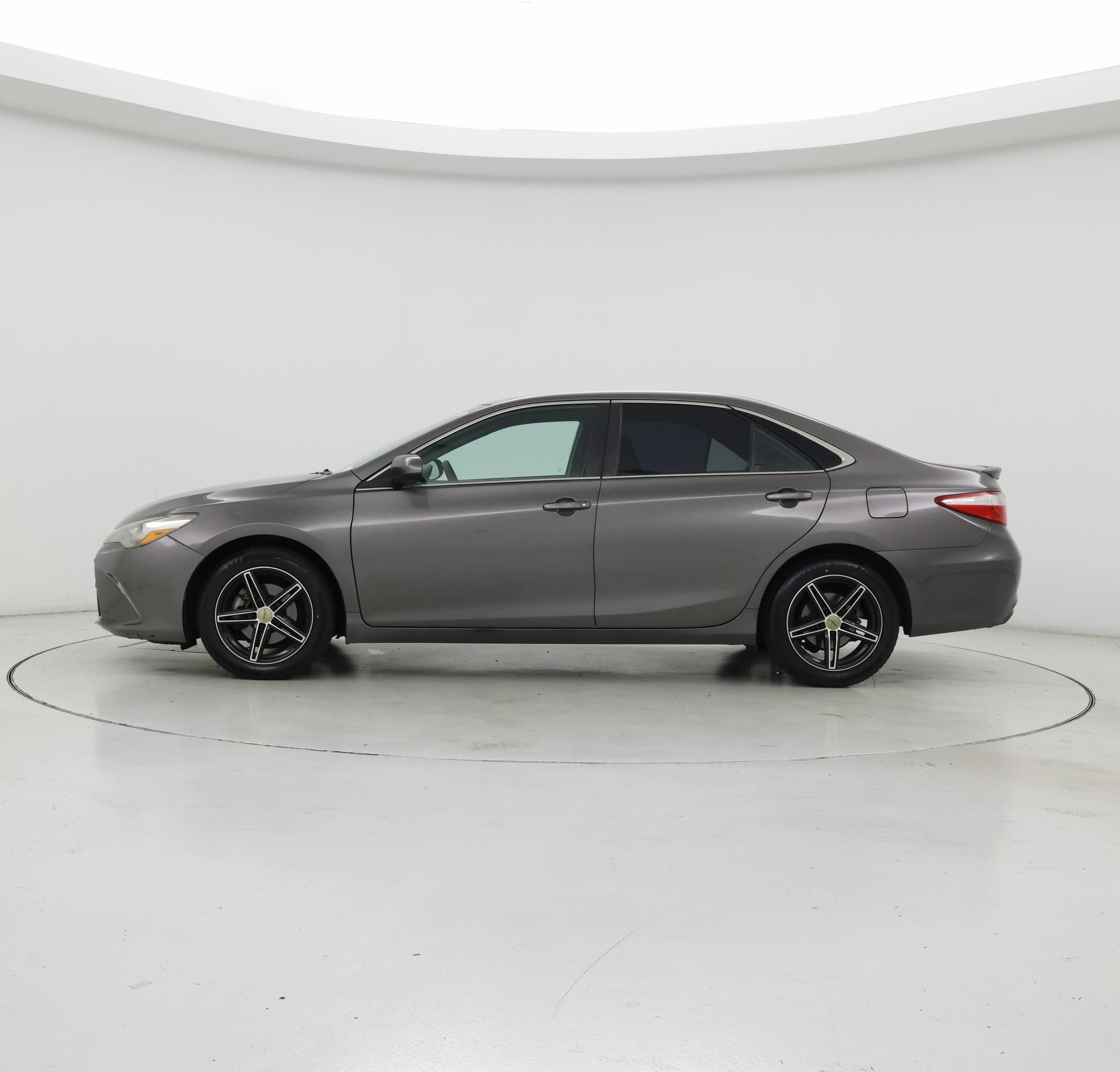 Thumbnail: 2015 Toyota Camry - 3