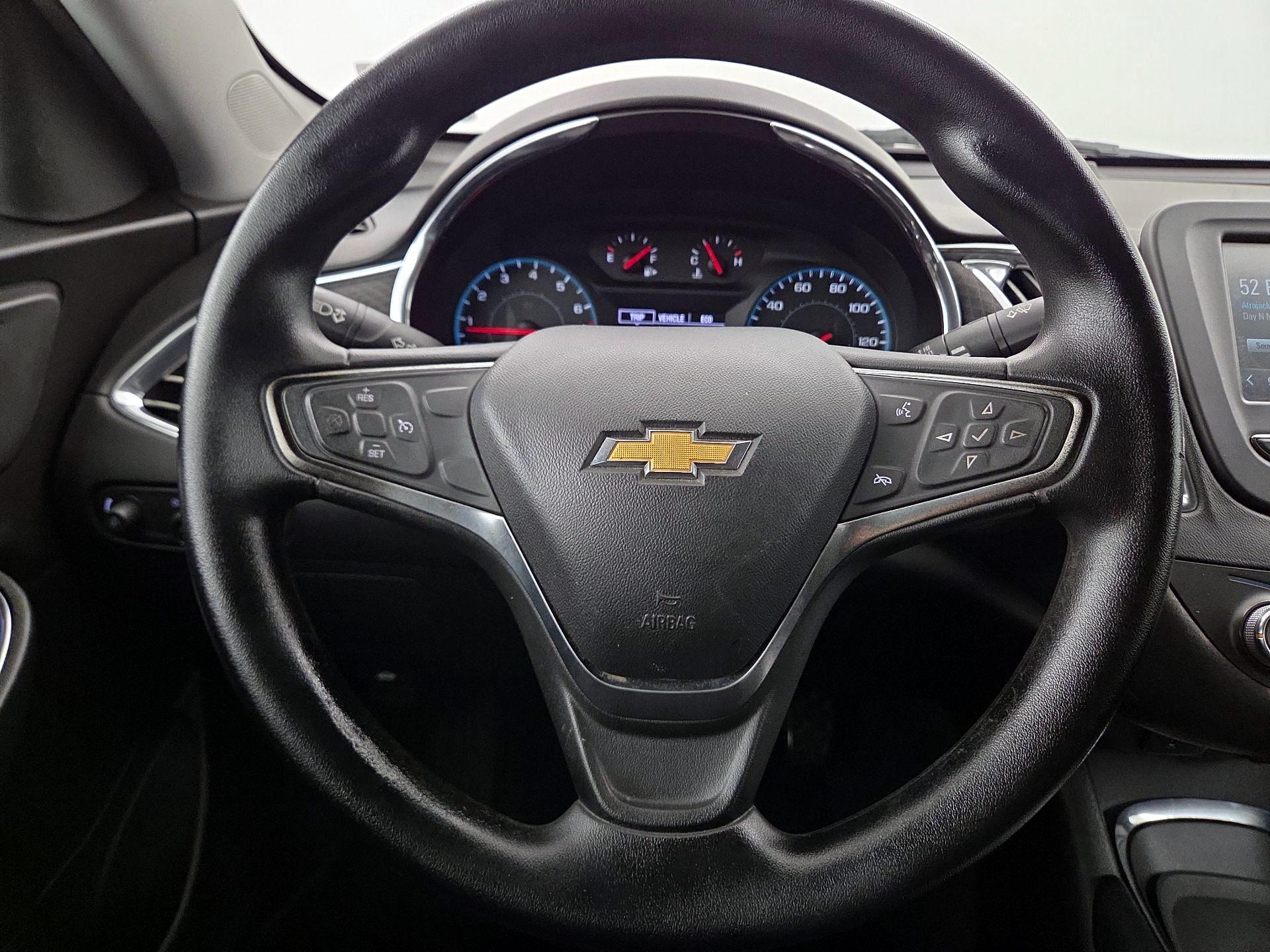 Thumbnail: 2018 Chevrolet Malibu - 10