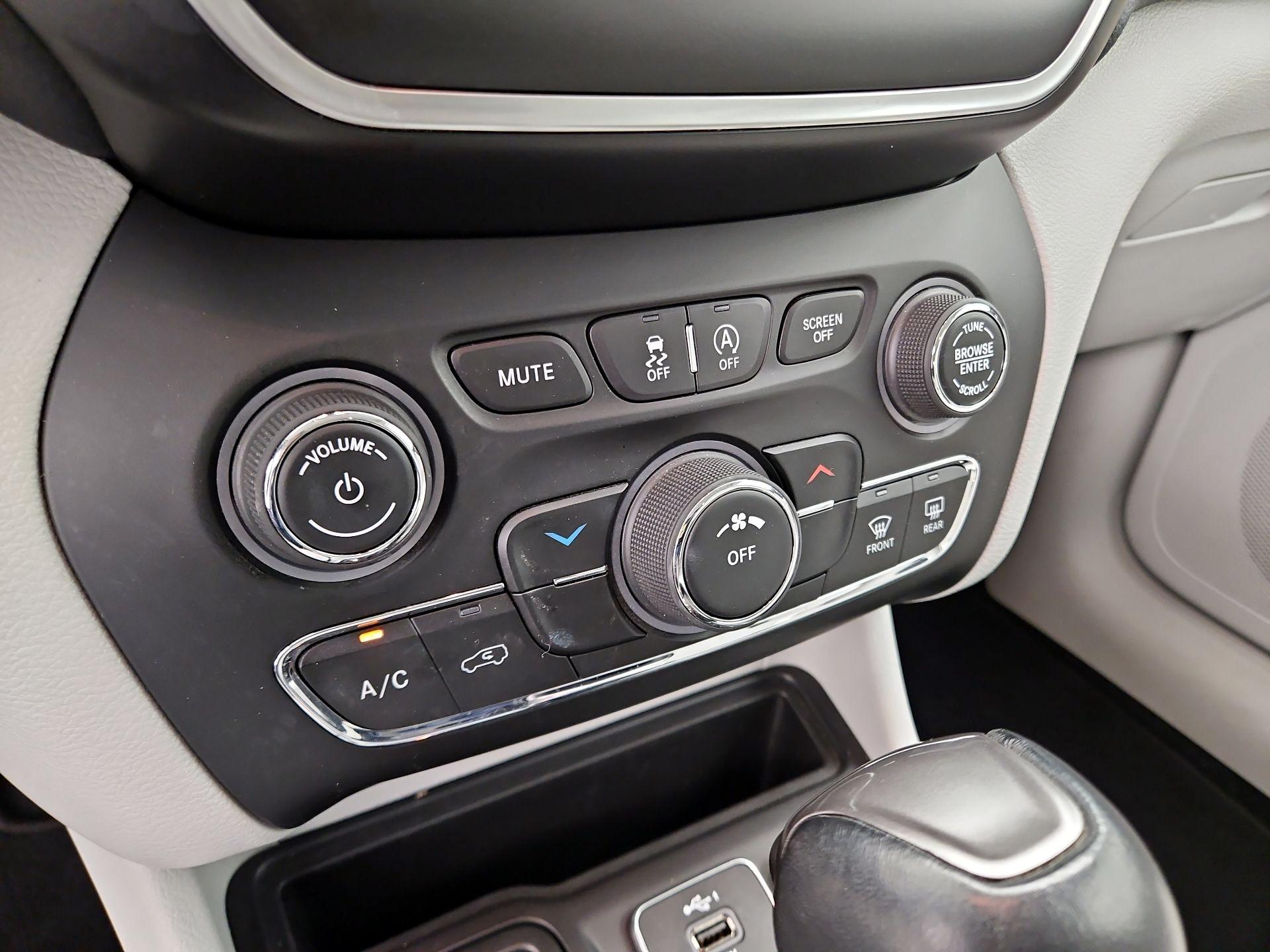 Thumbnail: 2021 Jeep Cherokee - 14