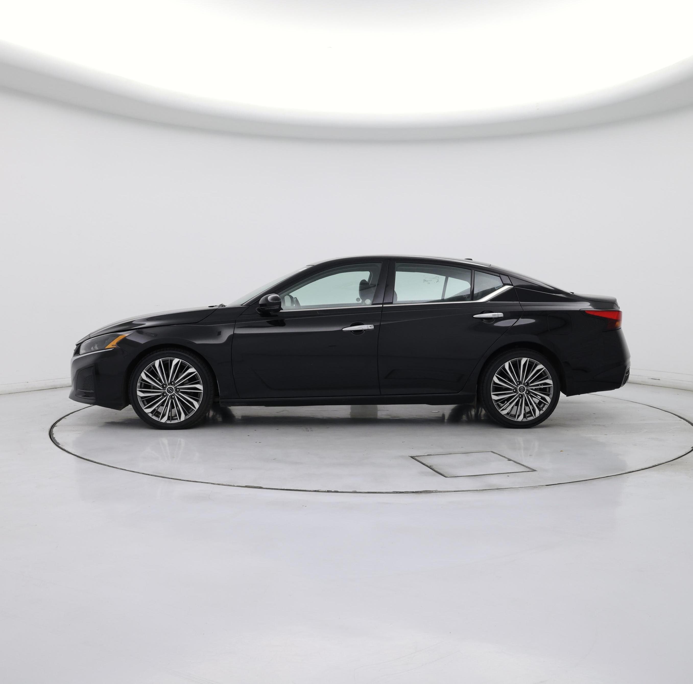 Thumbnail: 2023 Nissan Altima - 3