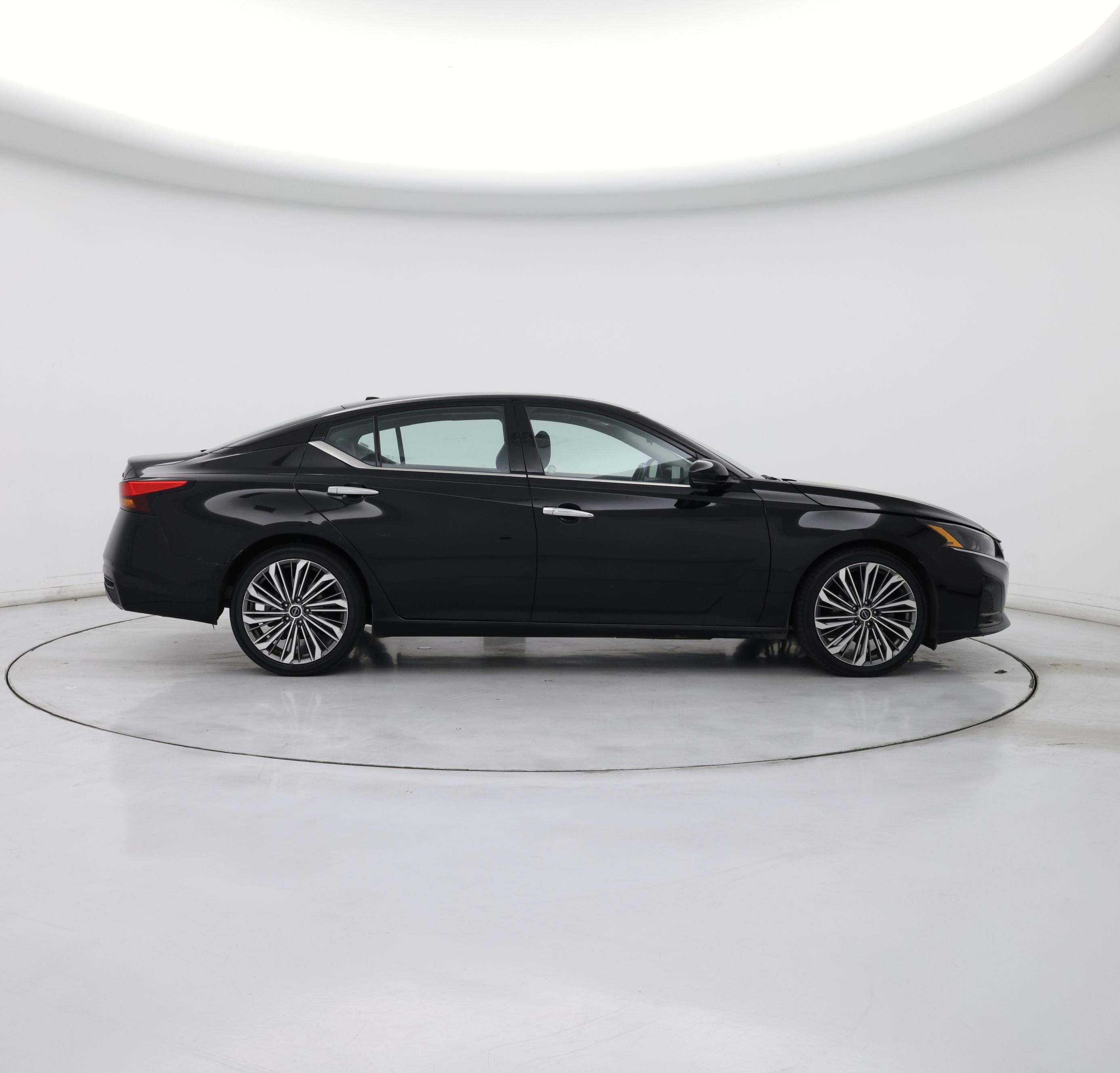 Thumbnail: 2023 Nissan Altima - 7