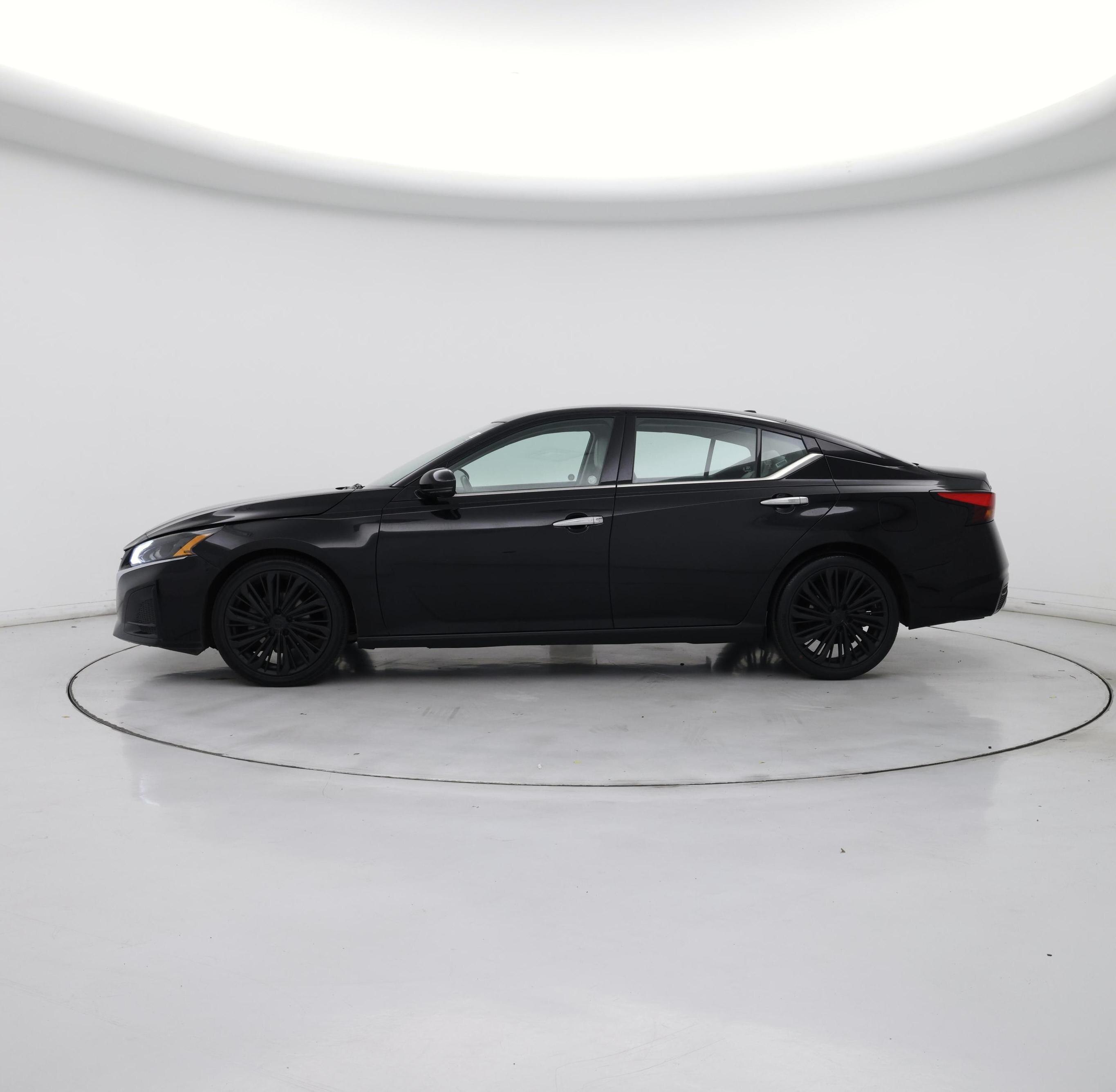 Thumbnail: 2023 Nissan Altima - 3