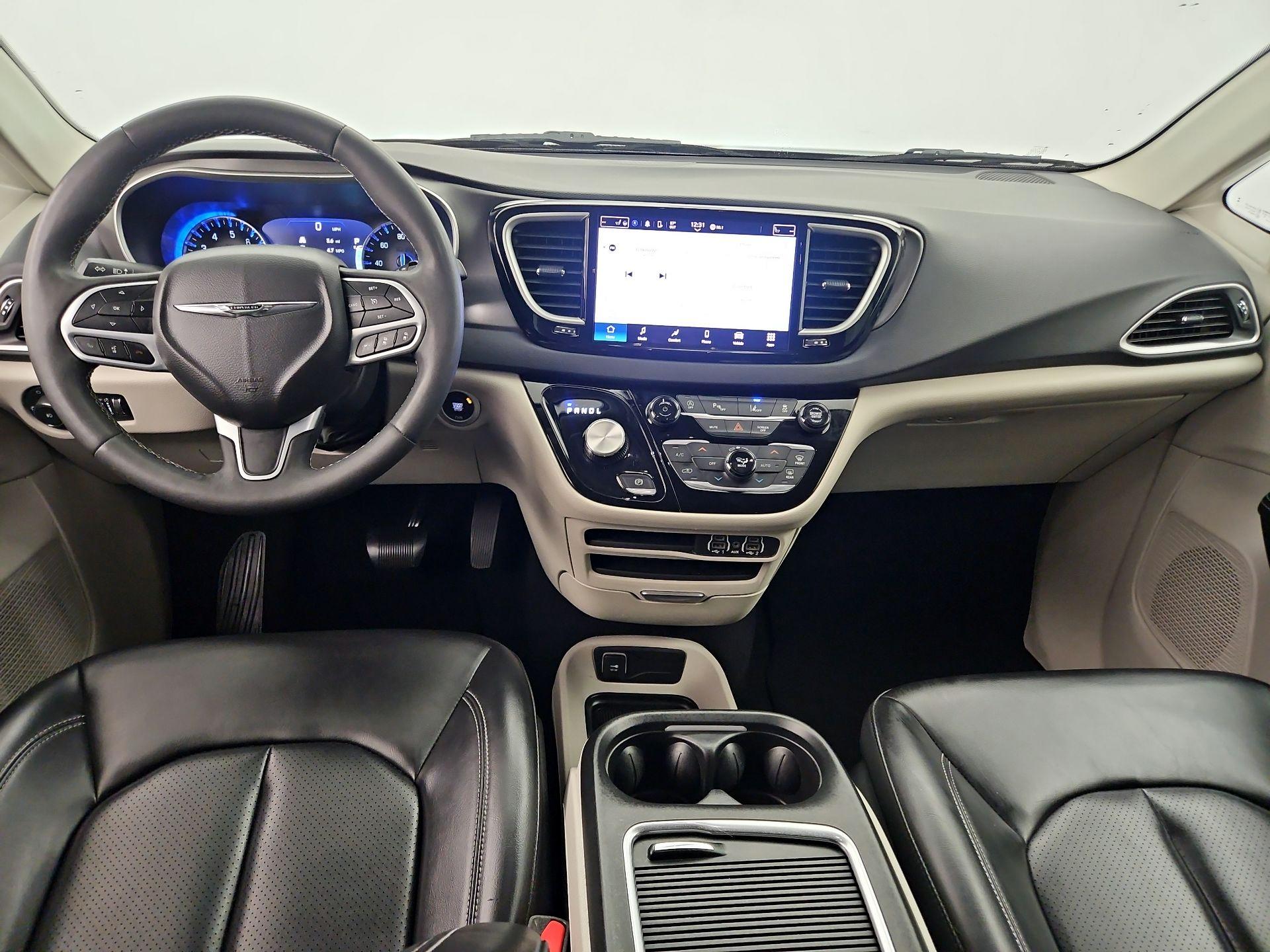 Thumbnail: 2023 Chrysler Pacifica - 9