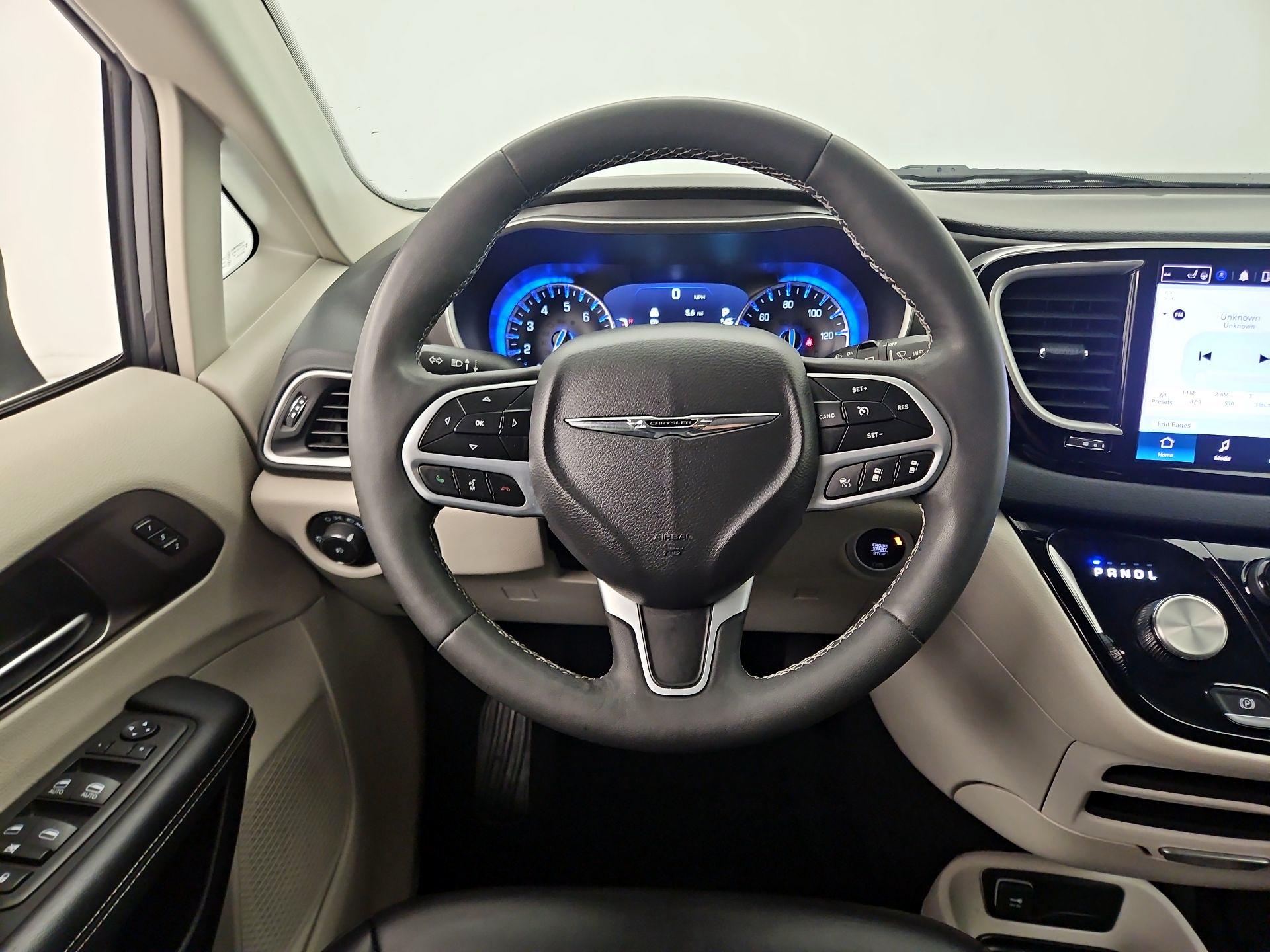 Thumbnail: 2023 Chrysler Pacifica - 10