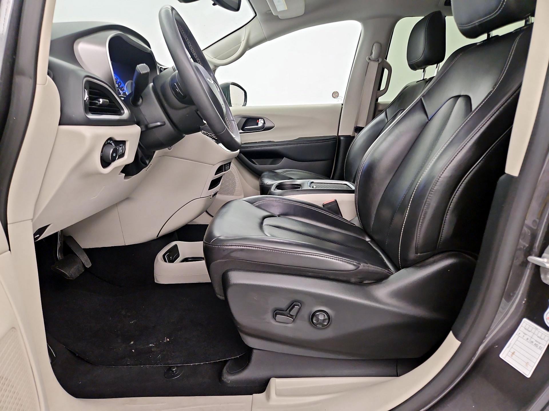 Thumbnail: 2023 Chrysler Pacifica - 11
