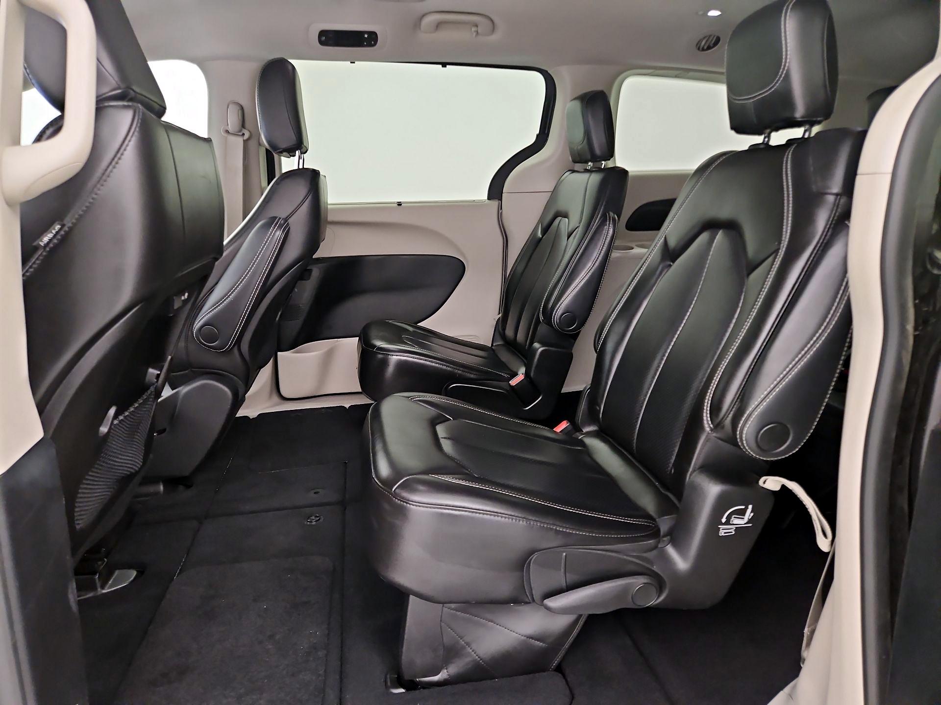 Thumbnail: 2023 Chrysler Pacifica - 19