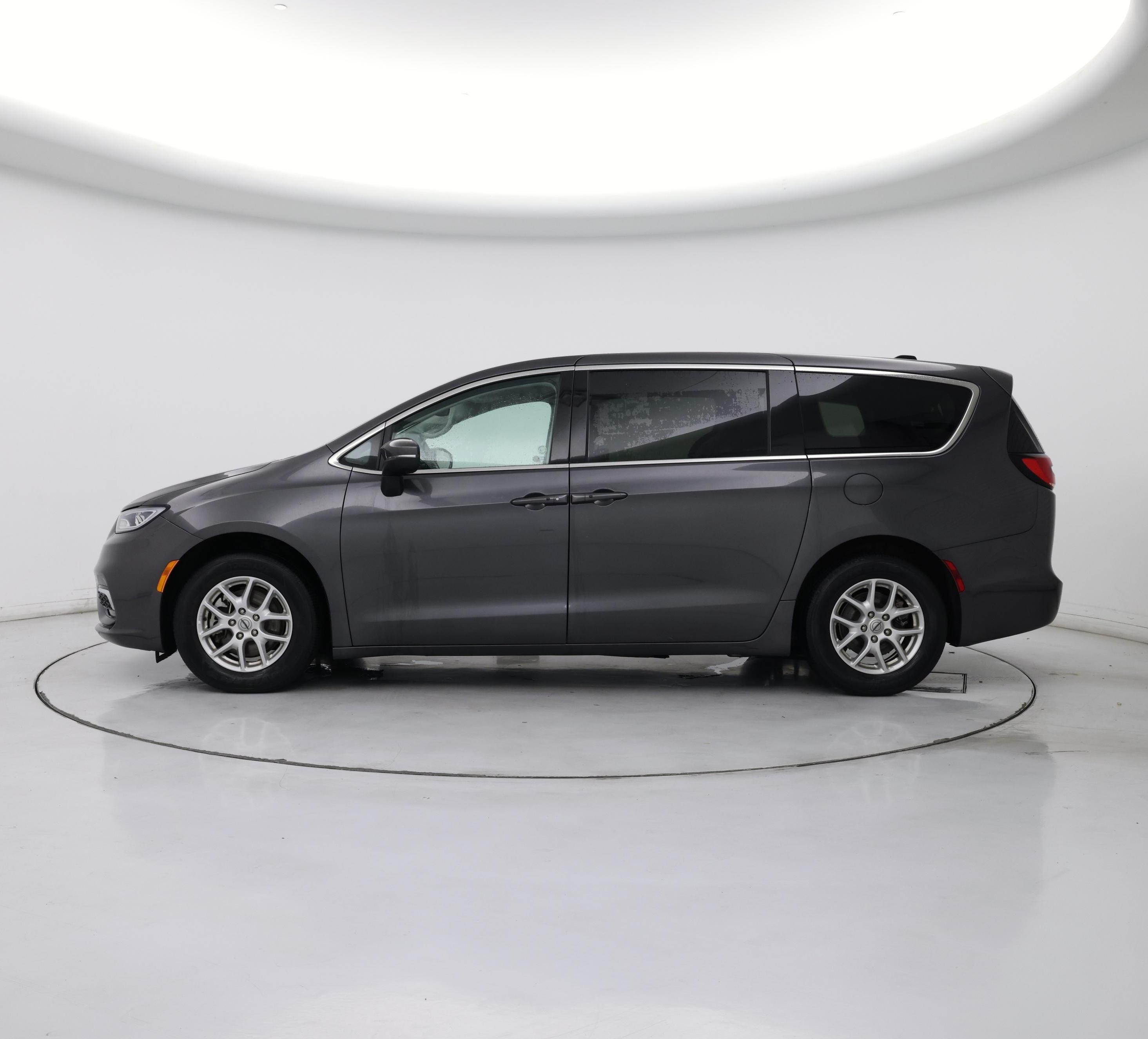 Thumbnail: 2023 Chrysler Pacifica - 3