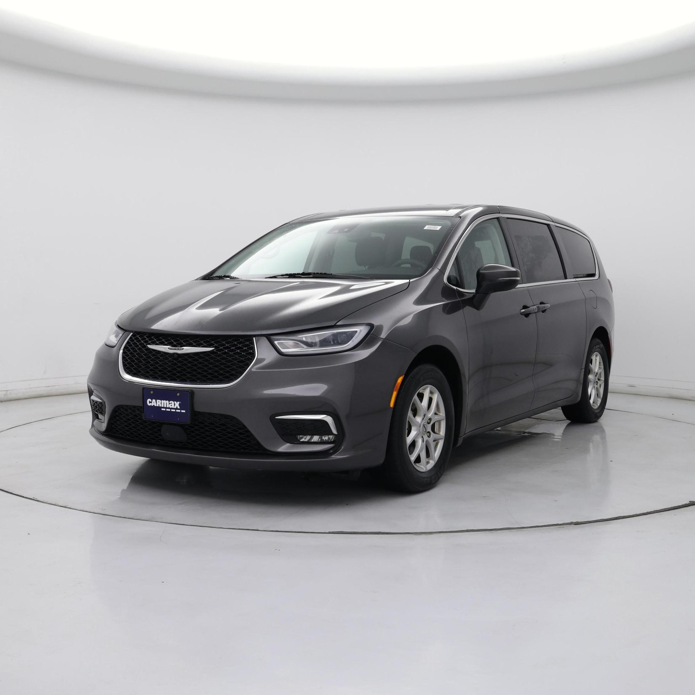 Thumbnail: 2023 Chrysler Pacifica - 4