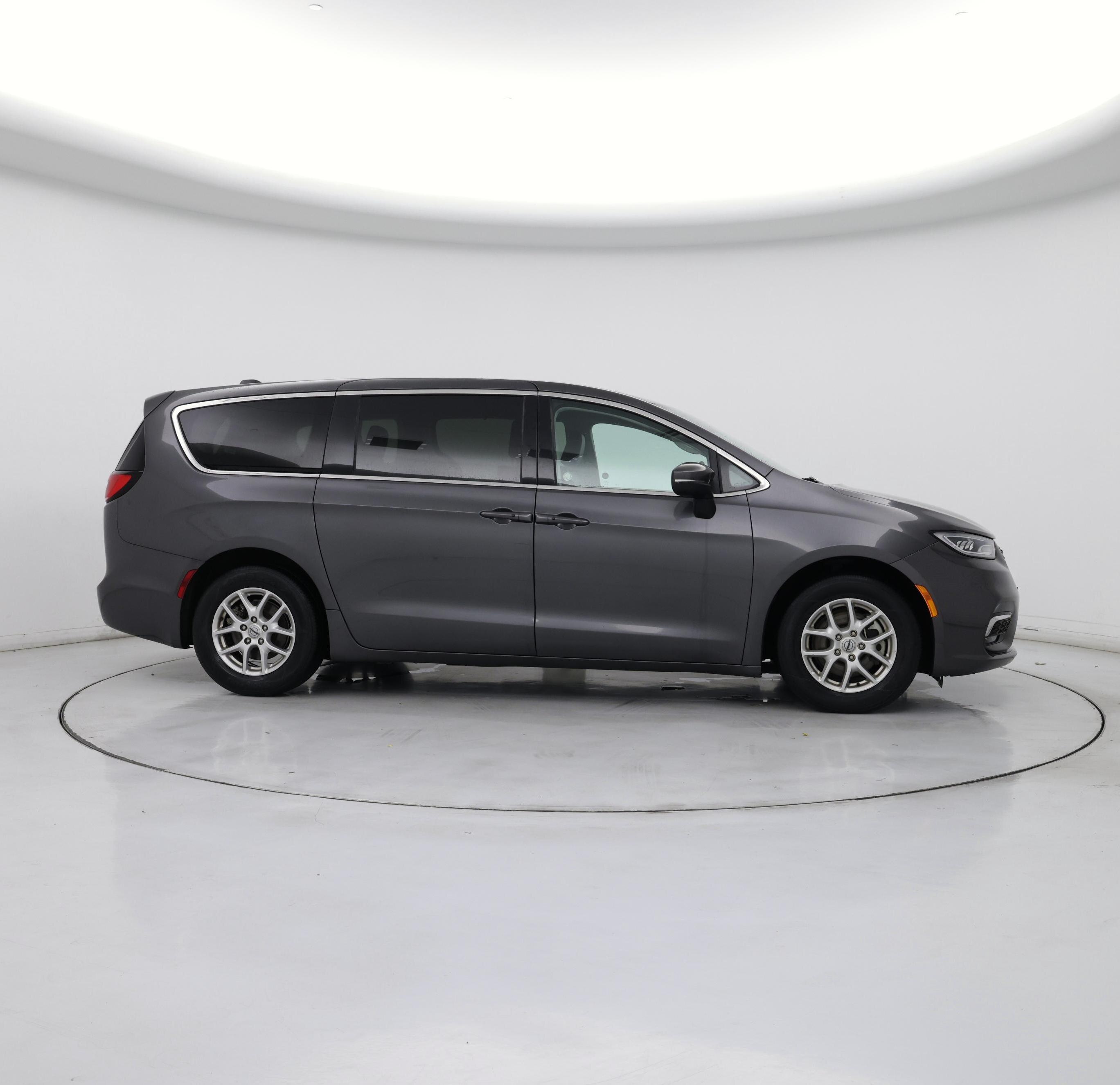 Thumbnail: 2023 Chrysler Pacifica - 7