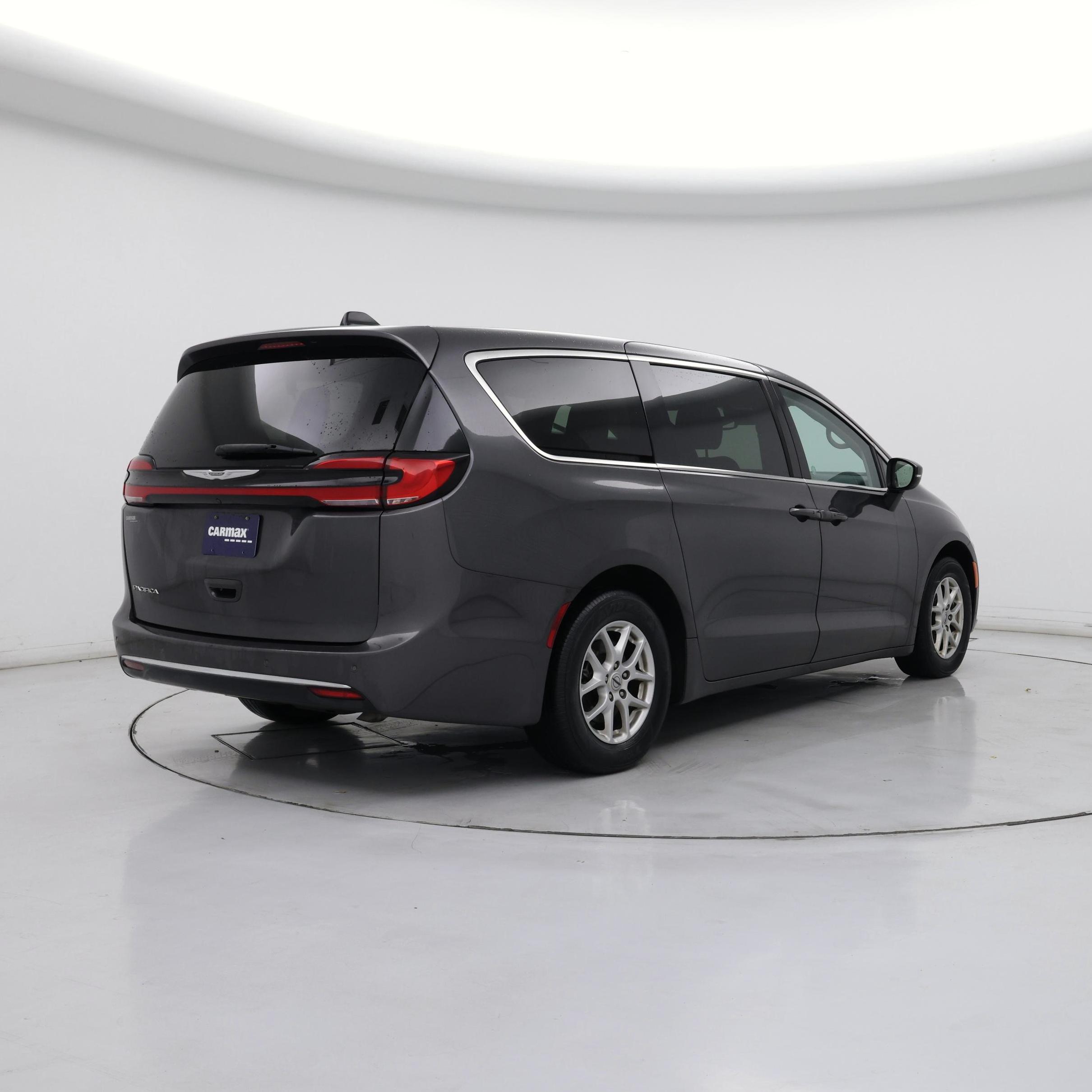 Thumbnail: 2023 Chrysler Pacifica - 8