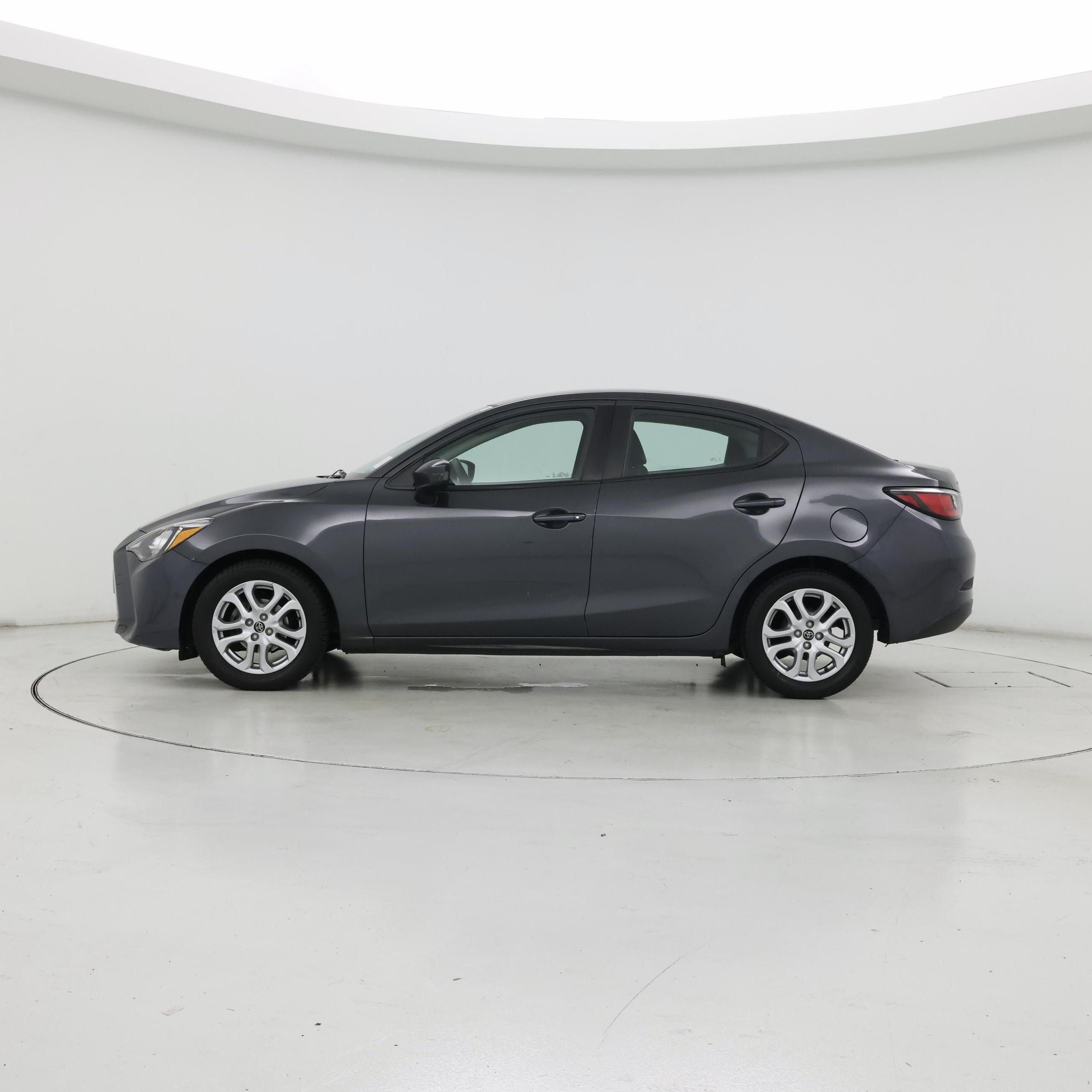 Thumbnail: 2018 Toyota Yaris iA - 3