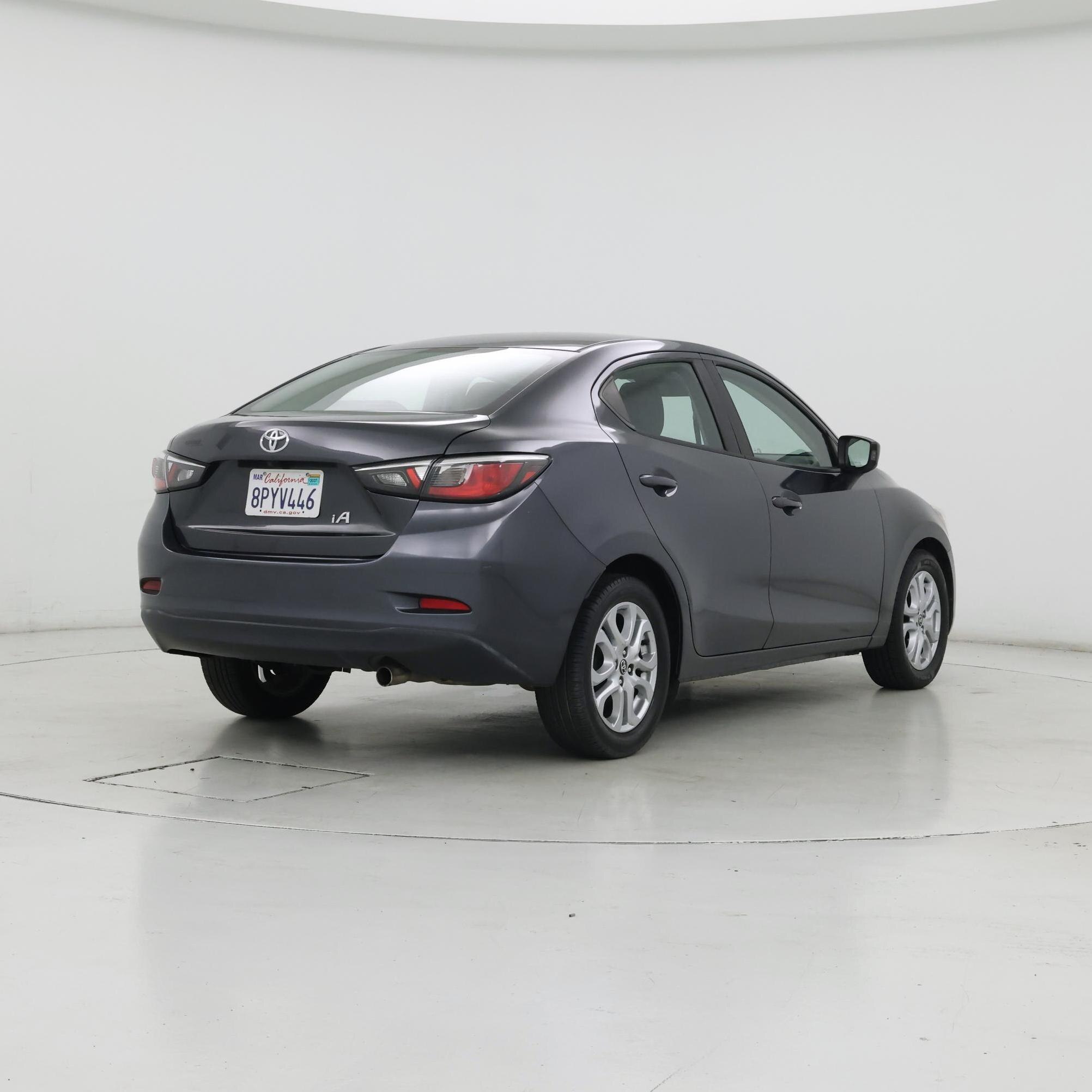 Thumbnail: 2018 Toyota Yaris iA - 8