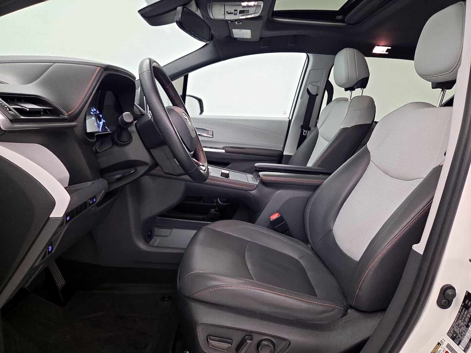 2022 Toyota Sienna XSE - Photo 12