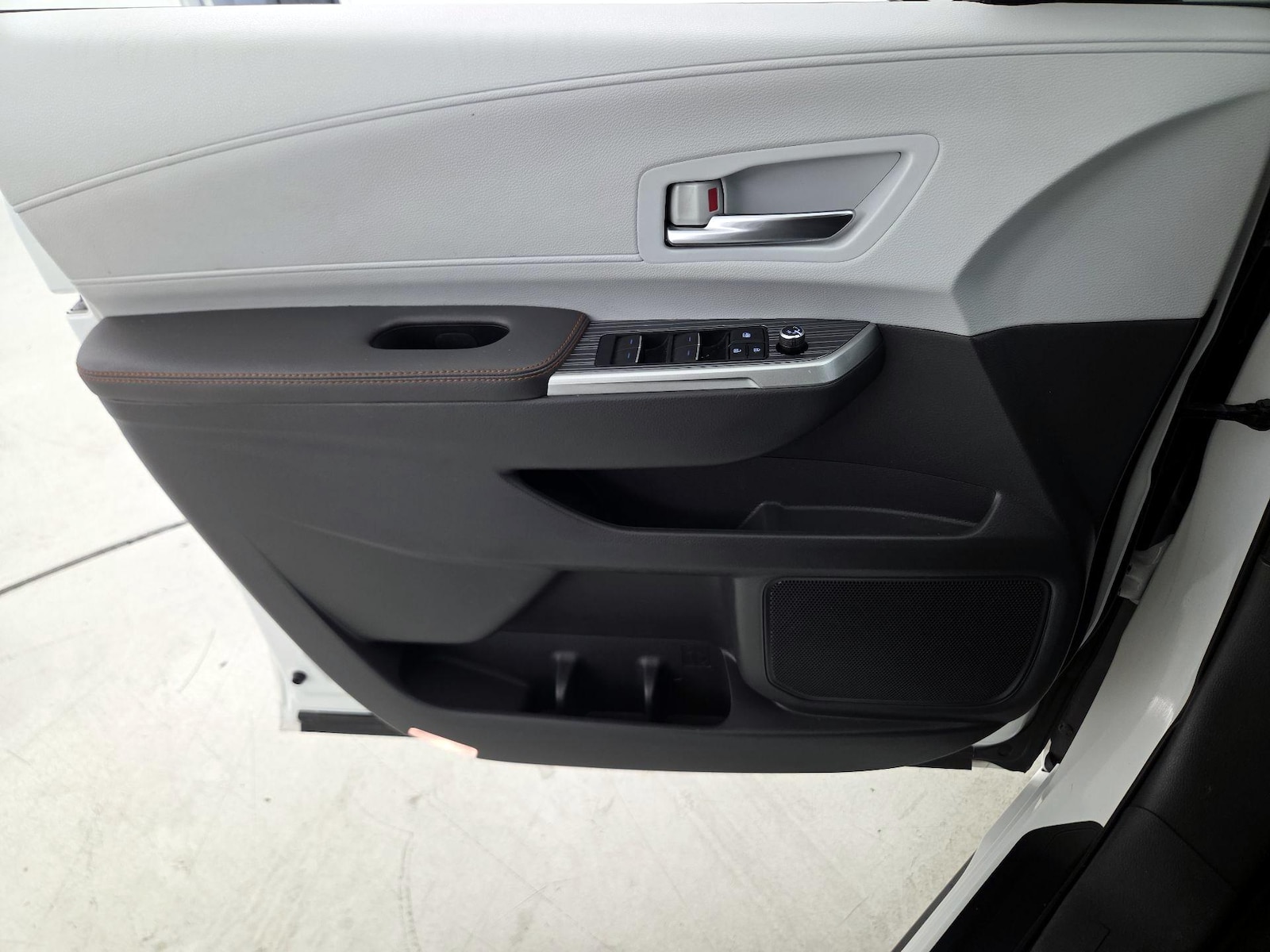 2022 Toyota Sienna XSE - Photo 13