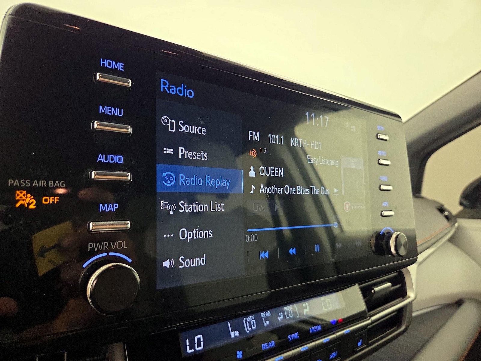 2022 Toyota Sienna XSE - Photo 17